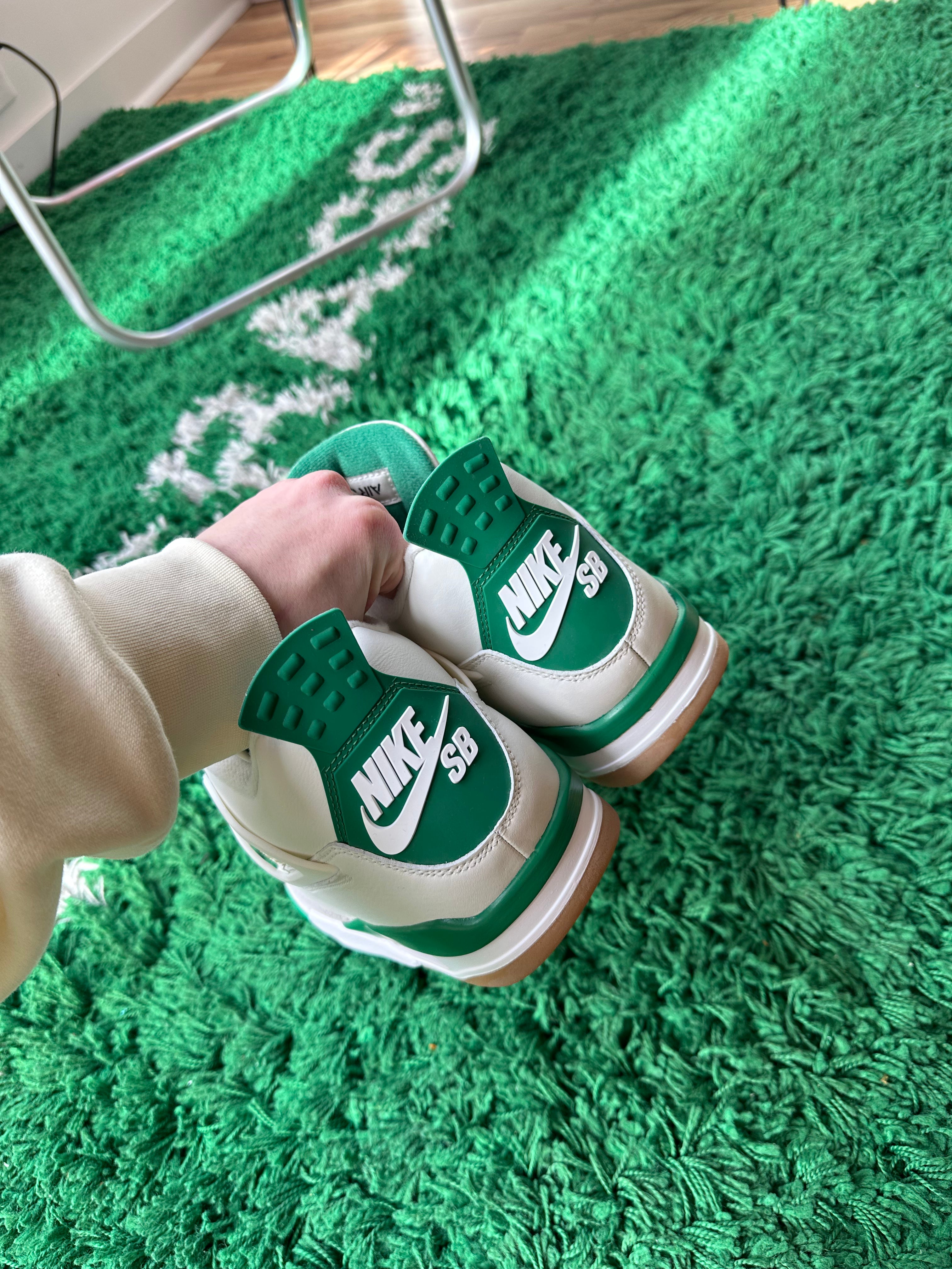 Jordan 4 SB “Pine Green”