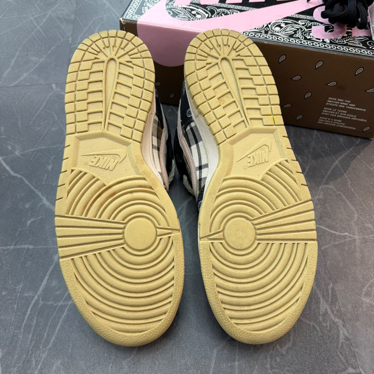 Nike SB Dunk Low Travis Scott (Special Box) - Image 5