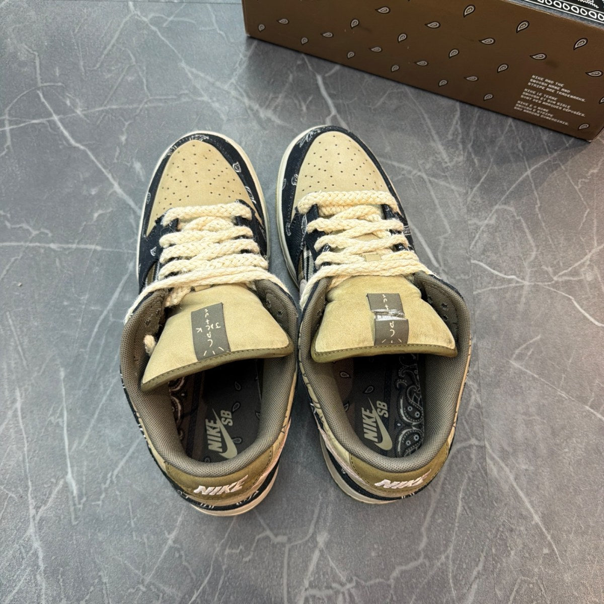 Nike SB Dunk Low Travis Scott (Special Box) - Image 6