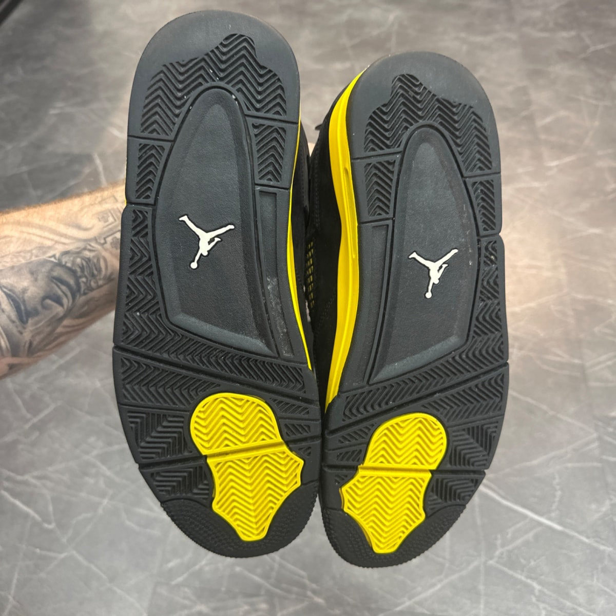 Jordan 4 Retro Thunder (2023) - Image 5