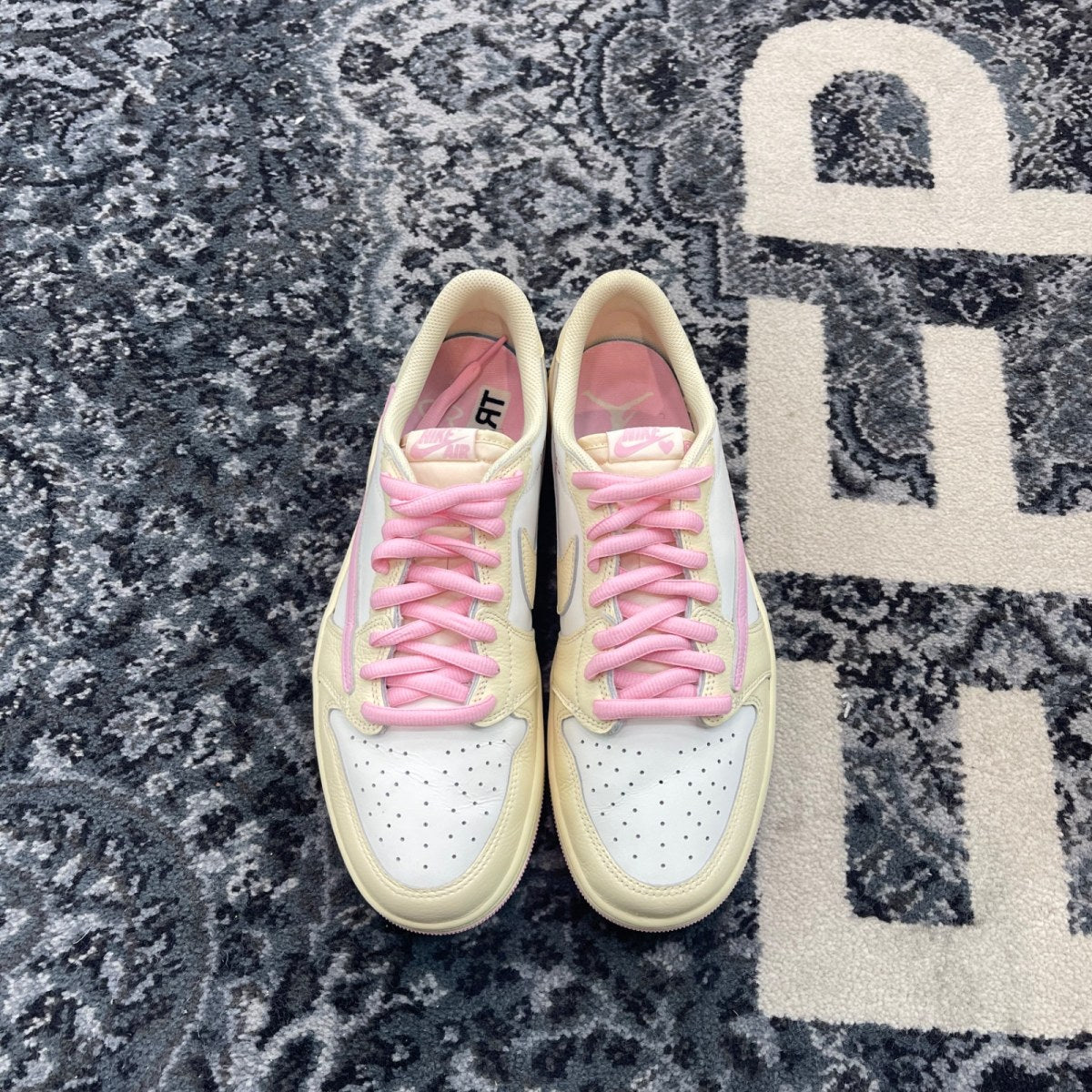 Jordan 1 Retro Low OG SP Travis Scott Shy Pink - Image 3