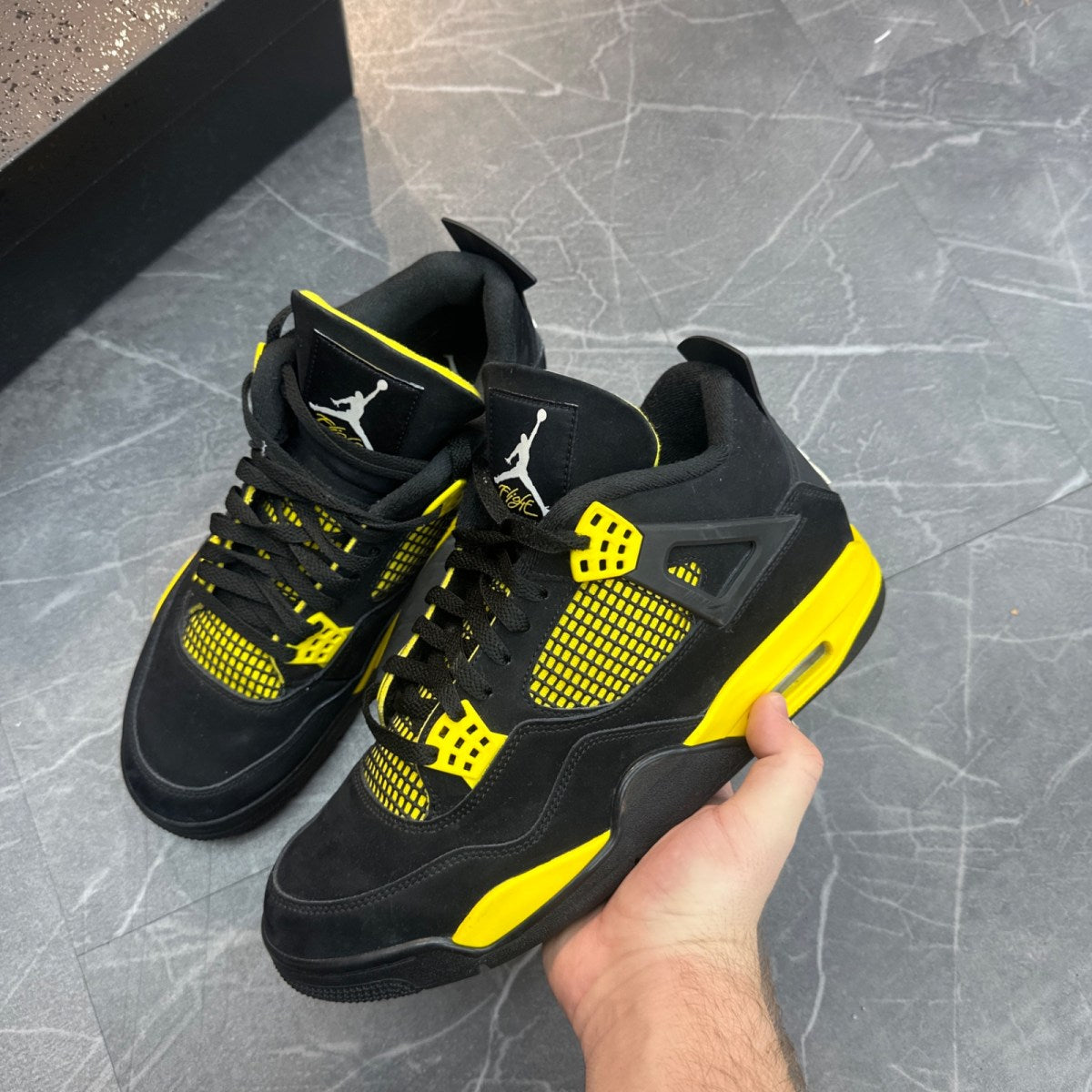 Jordan 4 Retro Thunder (2023) - Image 3