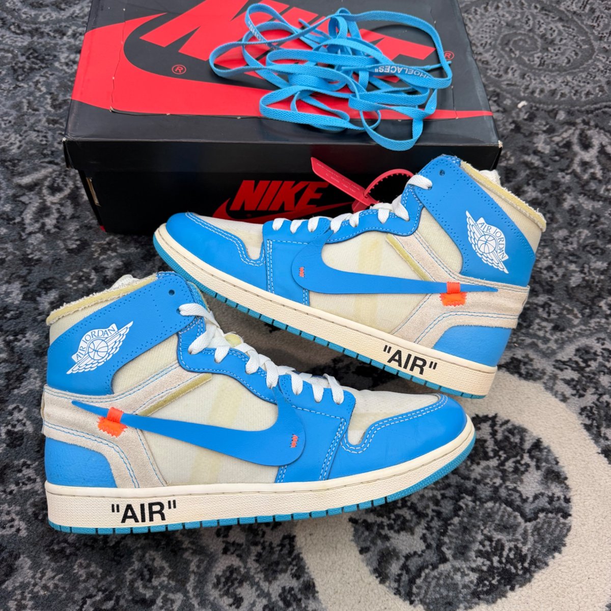 Jordan 1 Retro High Off-White University Blue - front