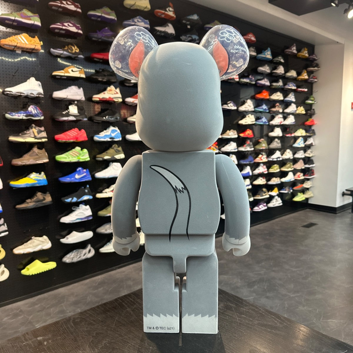 Bearbrick Tom and Jerry: Tom Flocky 1000% - Image 2