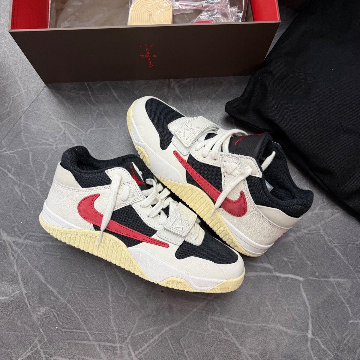 Jordan Jumpman Jack TR Travis Scott University Red - front