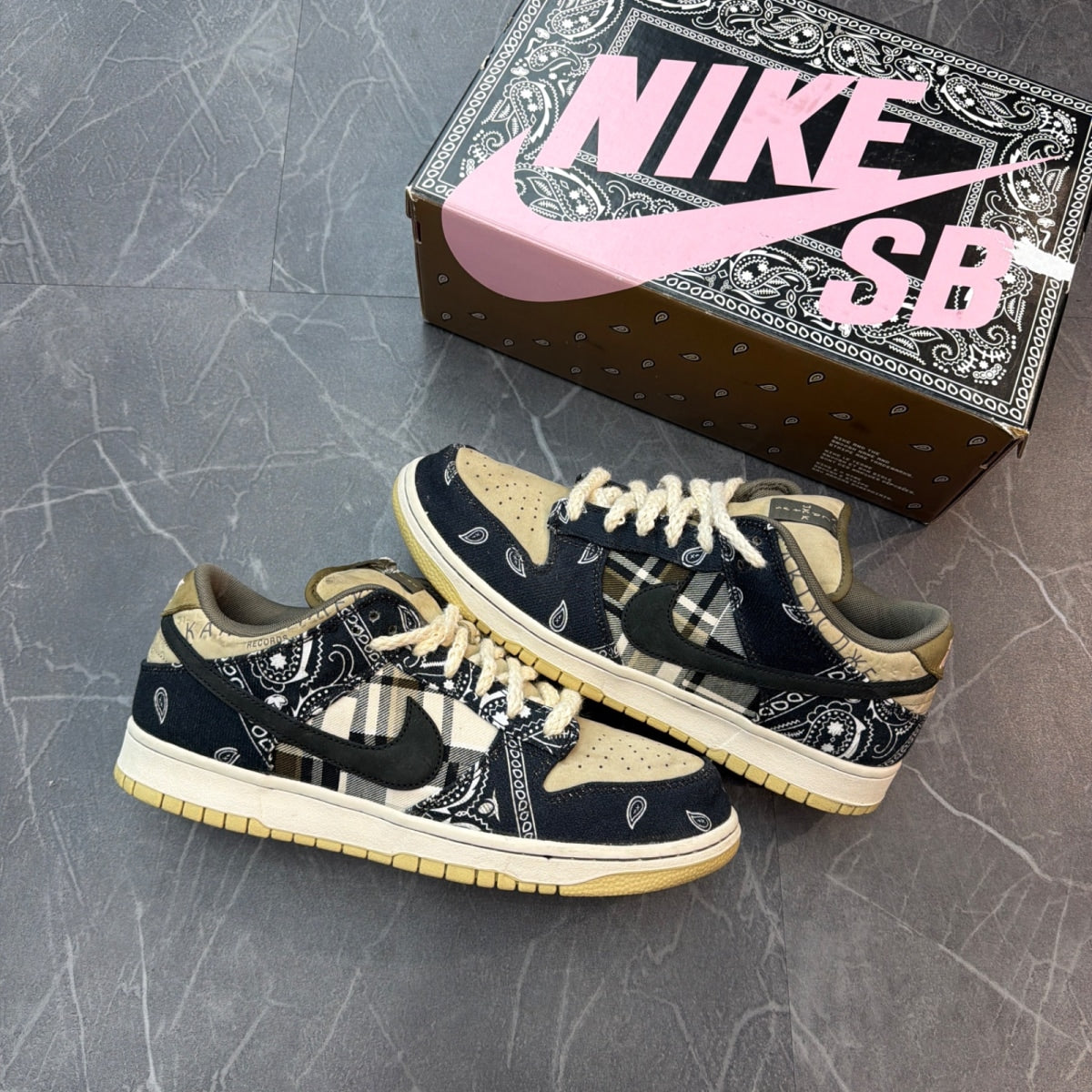 Nike SB Dunk Low Travis Scott (Special Box) - Image 1