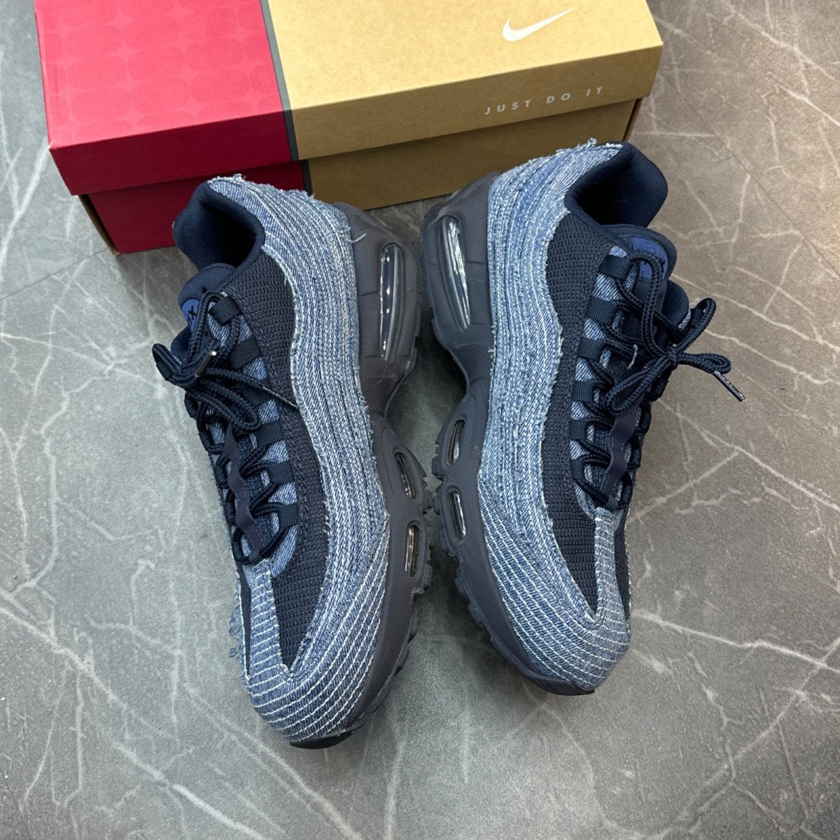 Nike Air Max 95 OG Levis Obsidian - Image 2