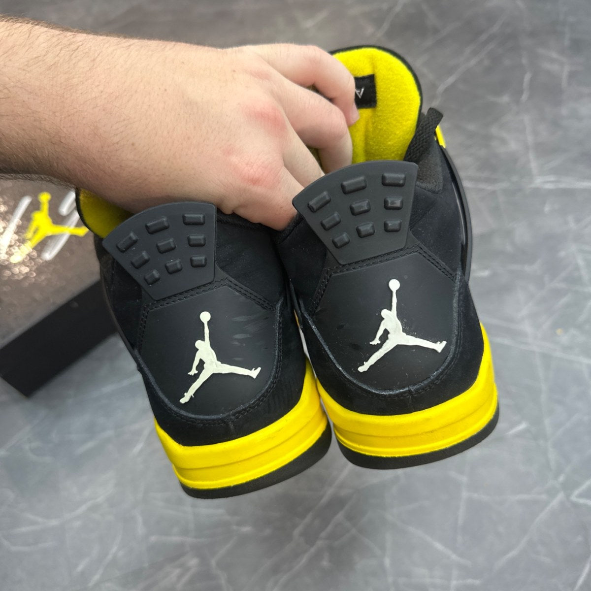 Jordan 4 Retro Thunder (2023) - Image 2