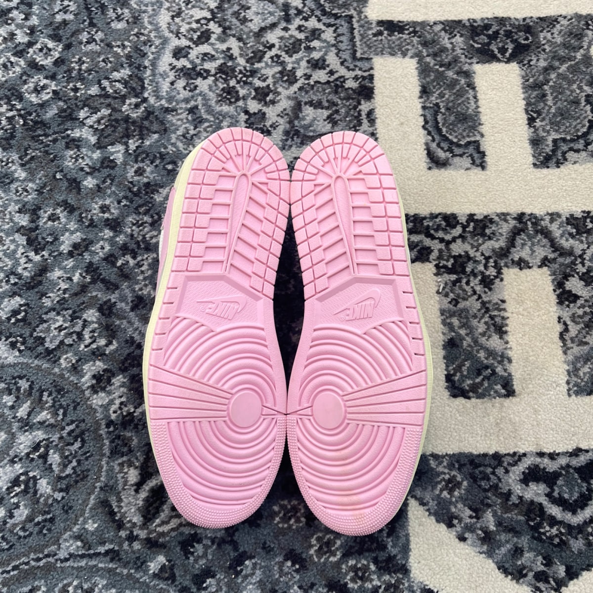 Jordan 1 Retro Low OG SP Travis Scott Shy Pink - Image 4