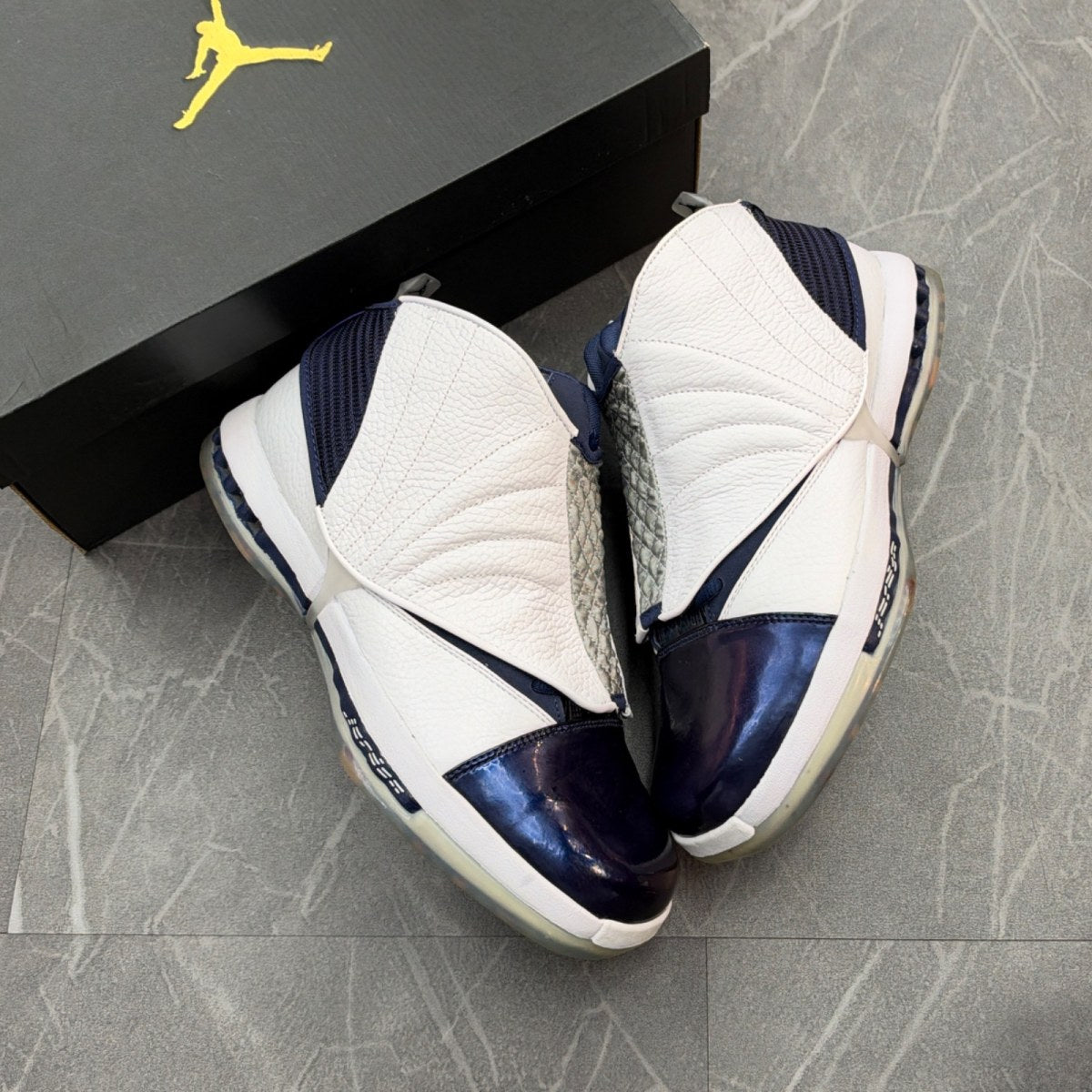 Jordan 16 Retro Midnight Navy (2016) - Image 1