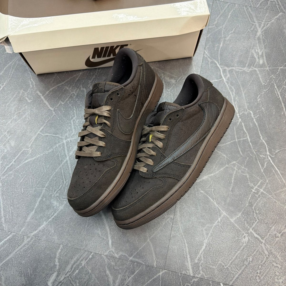 Jordan 1 Retro Low OG SP Travis Scott Velvet Brown (Size 10) (Lightly Worn)