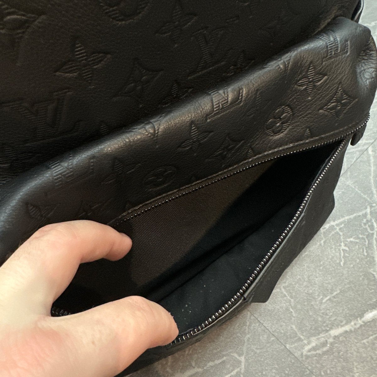 Louis Vuitton Backpack Discovery Monogram Black - Image 4