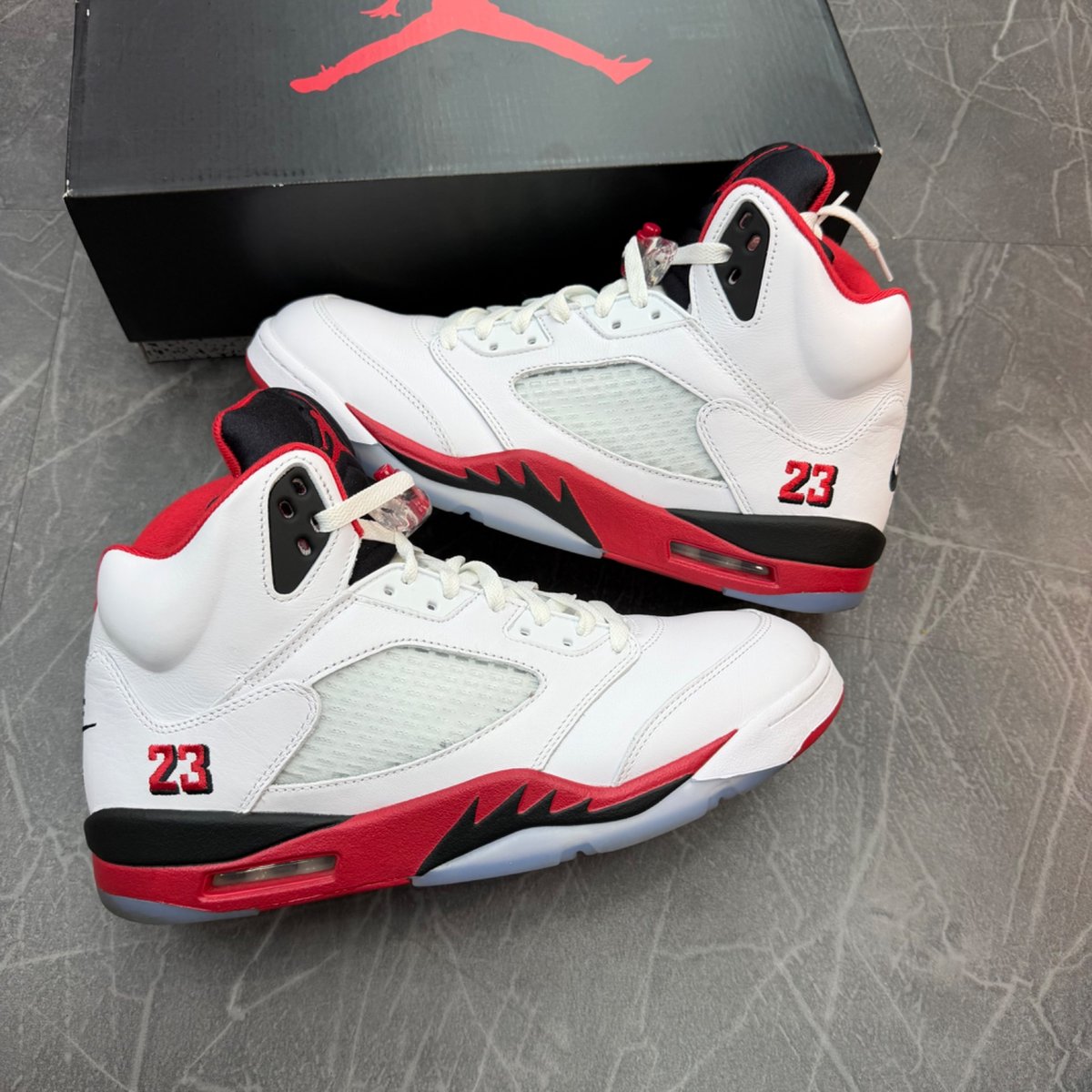 Jordan 5 Retro Fire Red Black Tongue (2025) (Size 12) (VNDS)