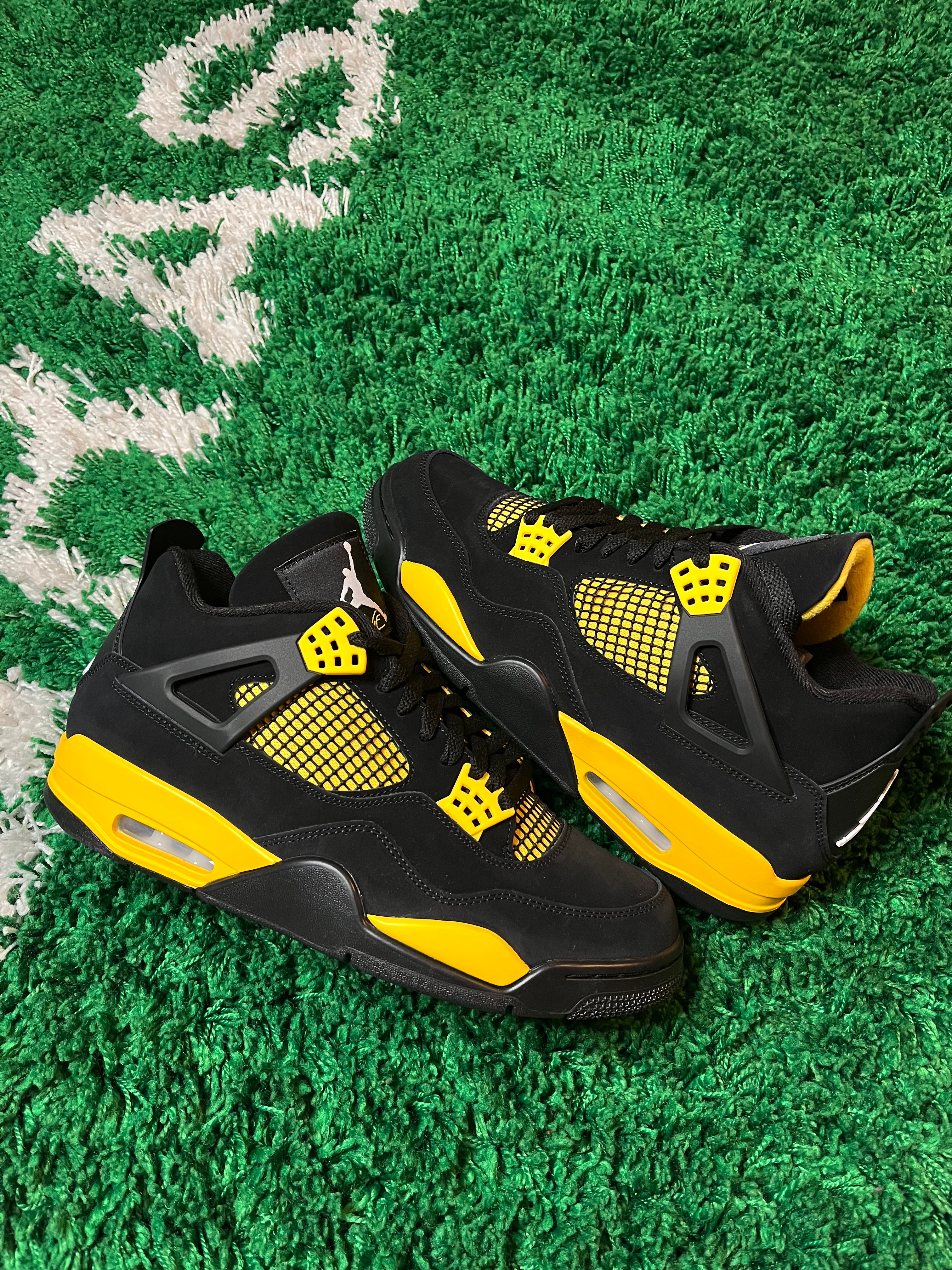 Jordan 4 “Thunder”