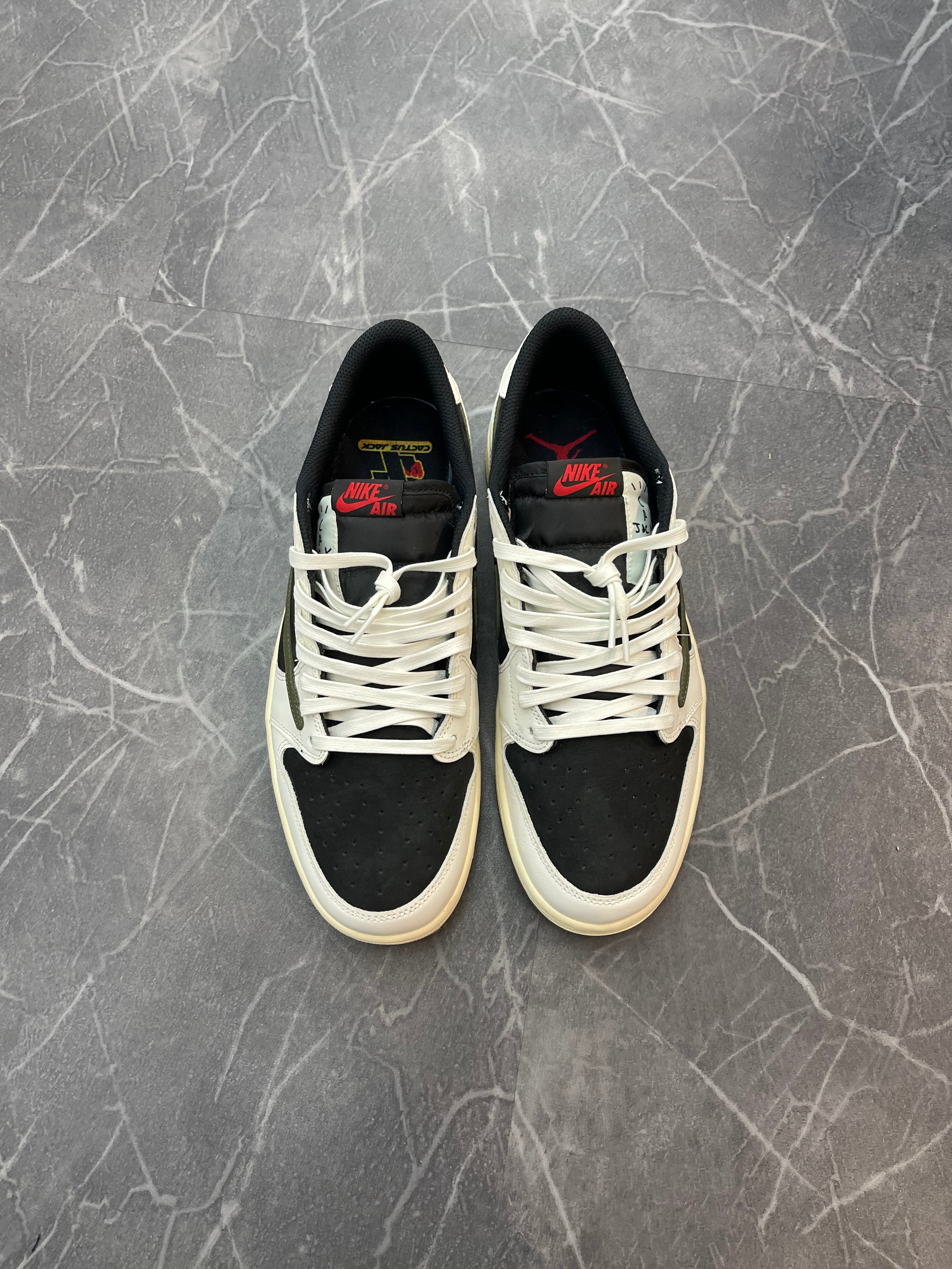 Travis Scott Jordan 1 Low “Olive”