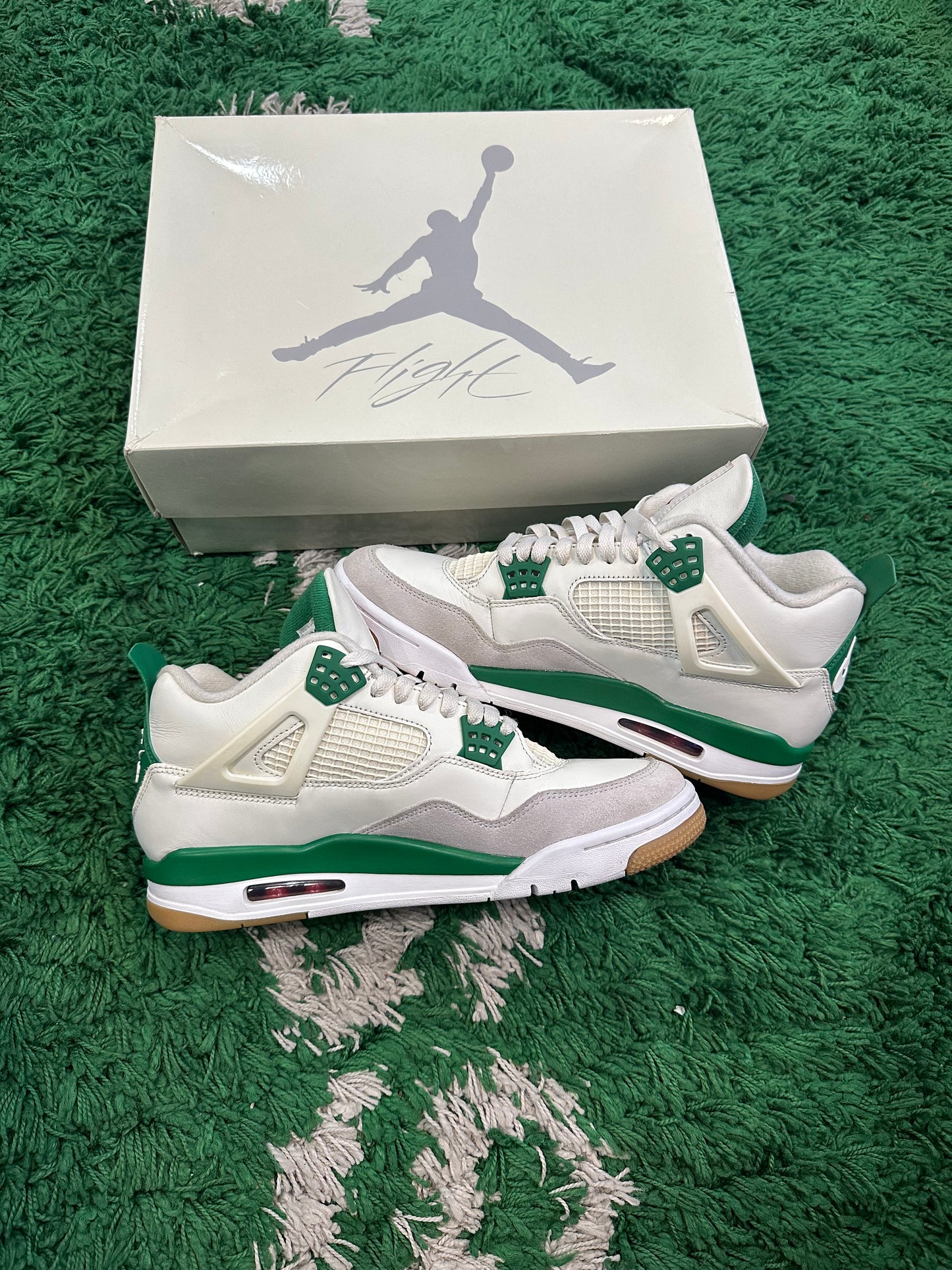 Jordan 4 SB “Pine Green”