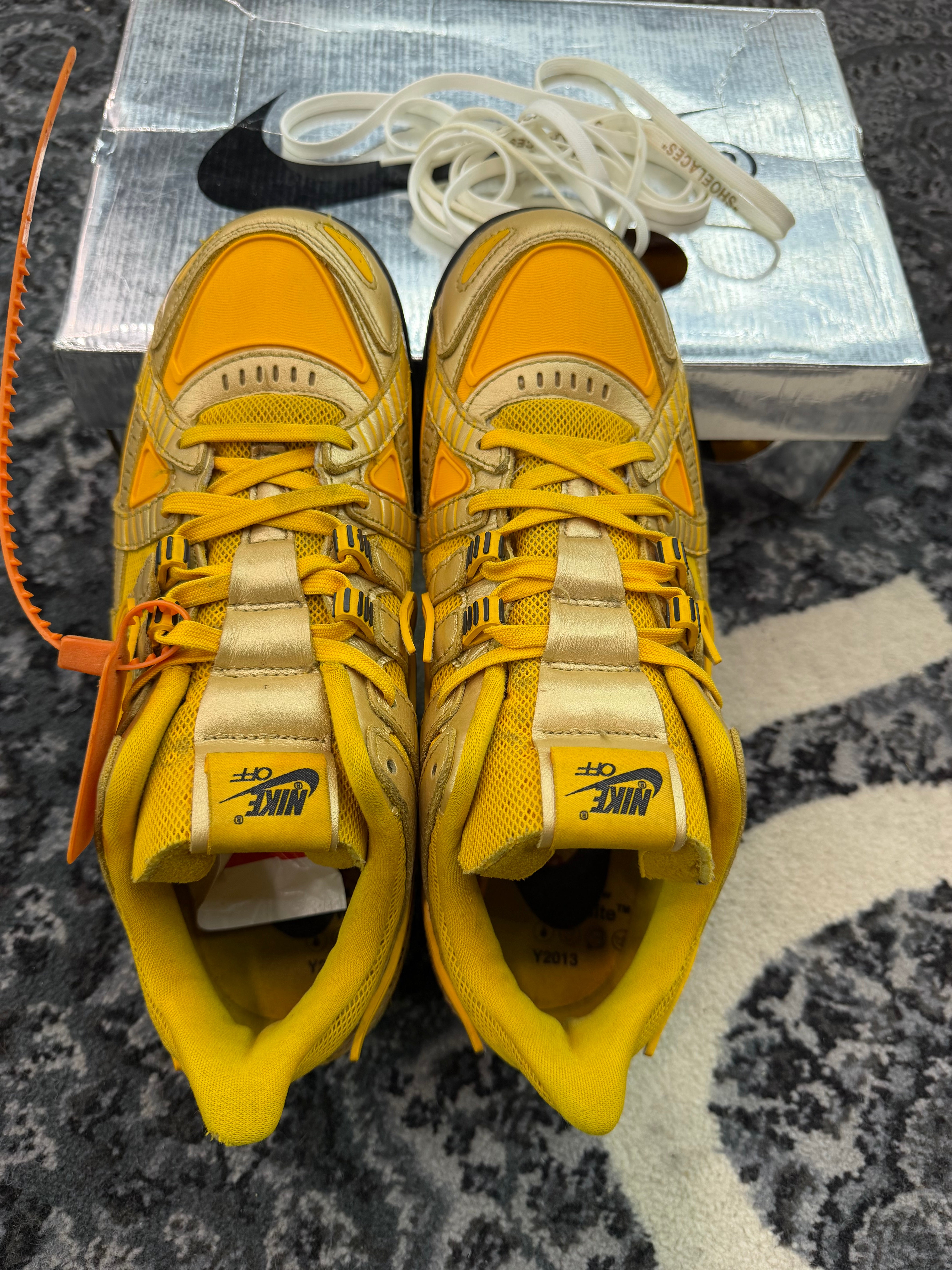 Nike x Off White Rubber Dunk Low “University Gold”