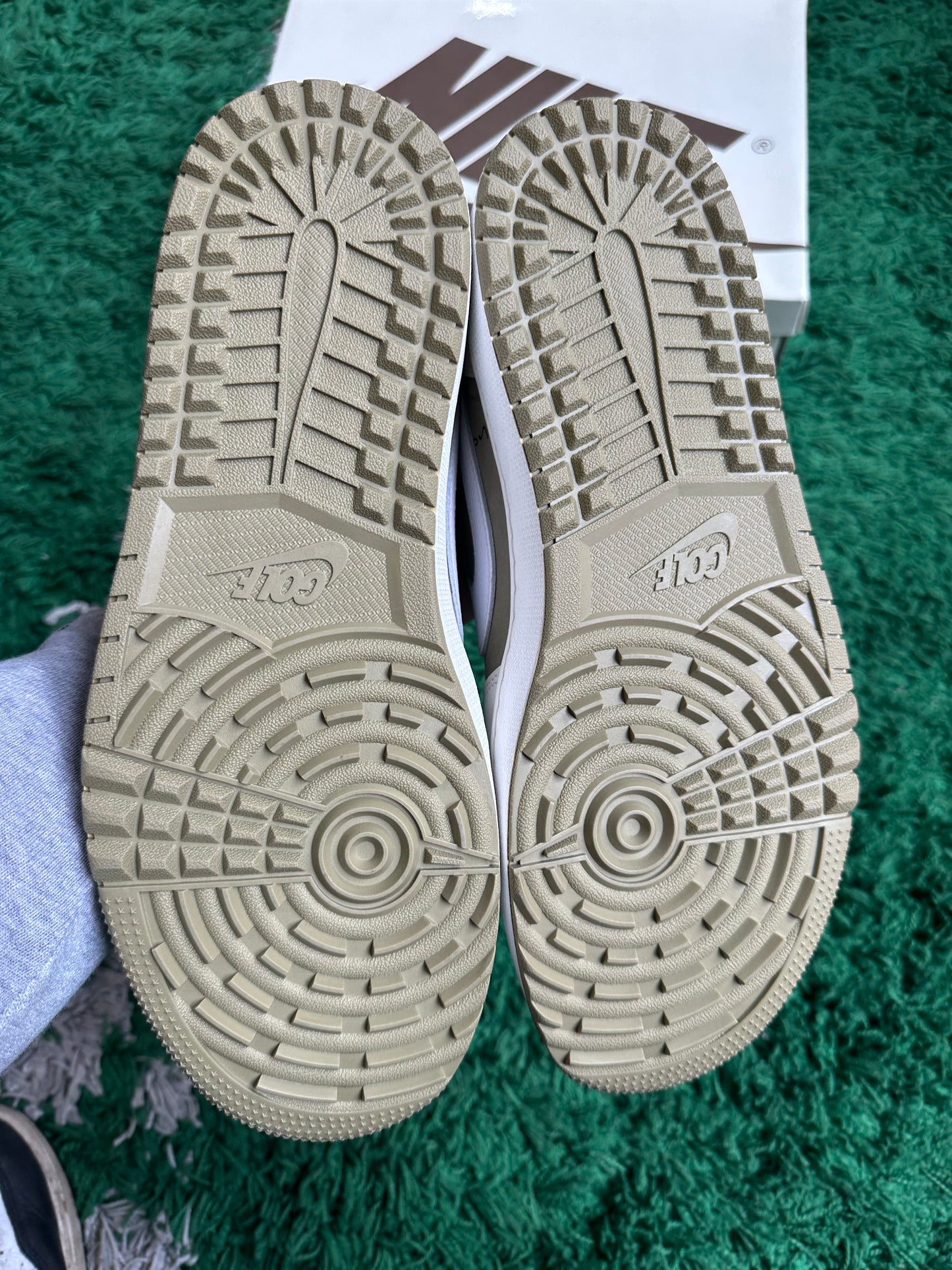 Jordan 1 Low Golf Travis Scott “Neutral Olive”