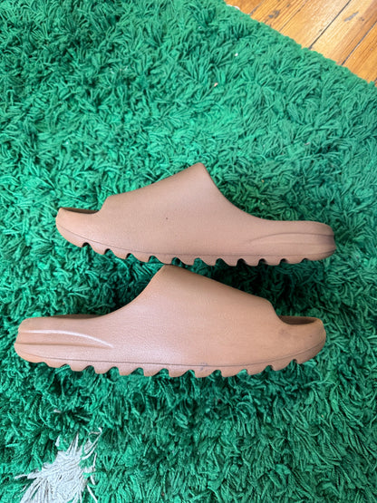Yeezy Slides “Flax”