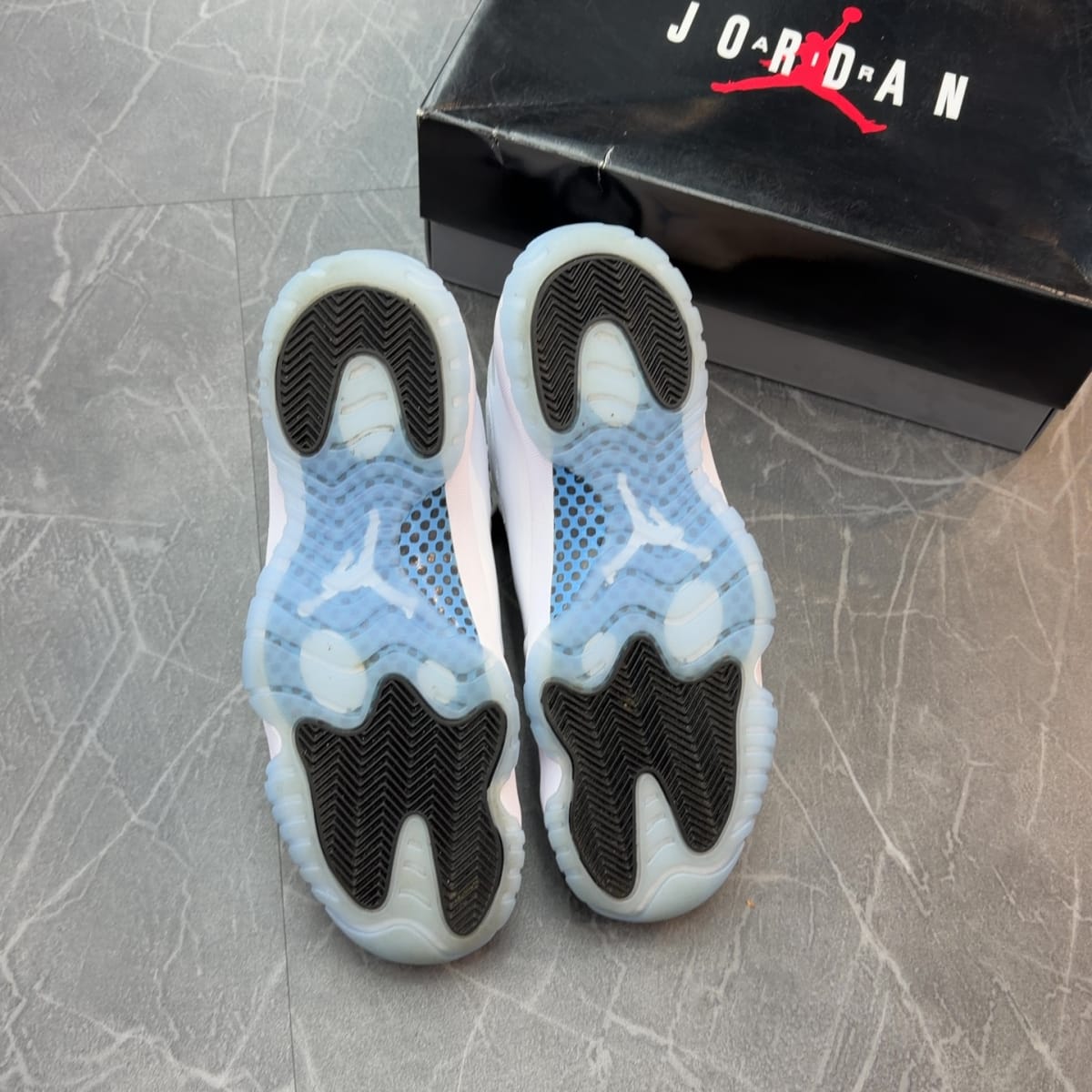 Jordan 11 Retro Legend Blue (2024) (Size 10.5) (Lightly Worn)