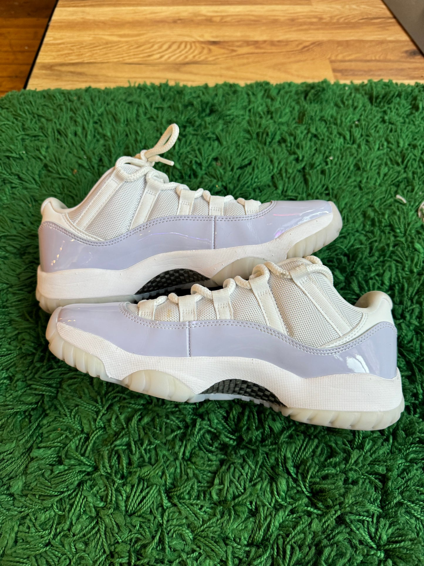 Jordan 11 Low Pure Violet