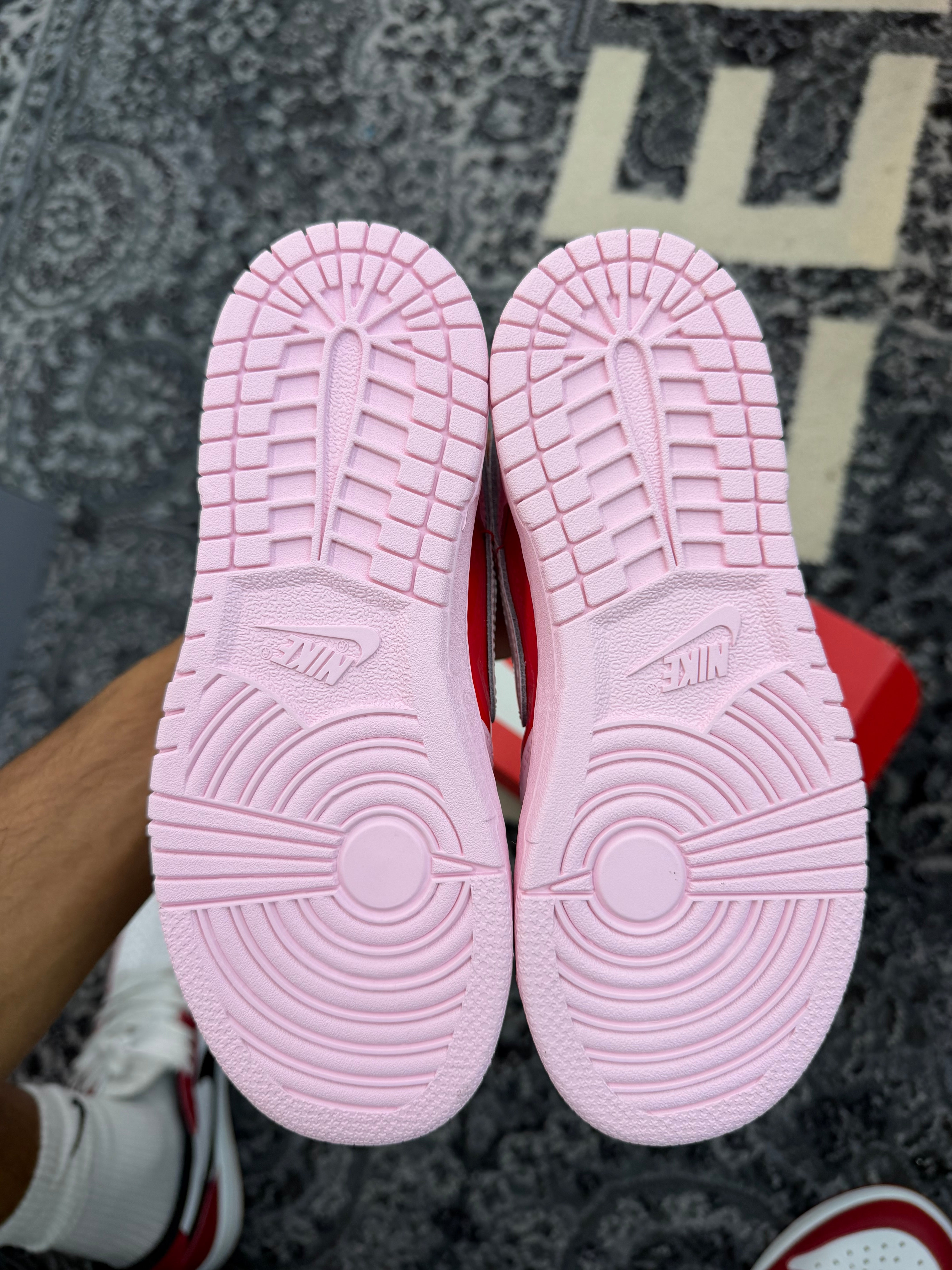 Nike Dunk Low “Valentines Day”