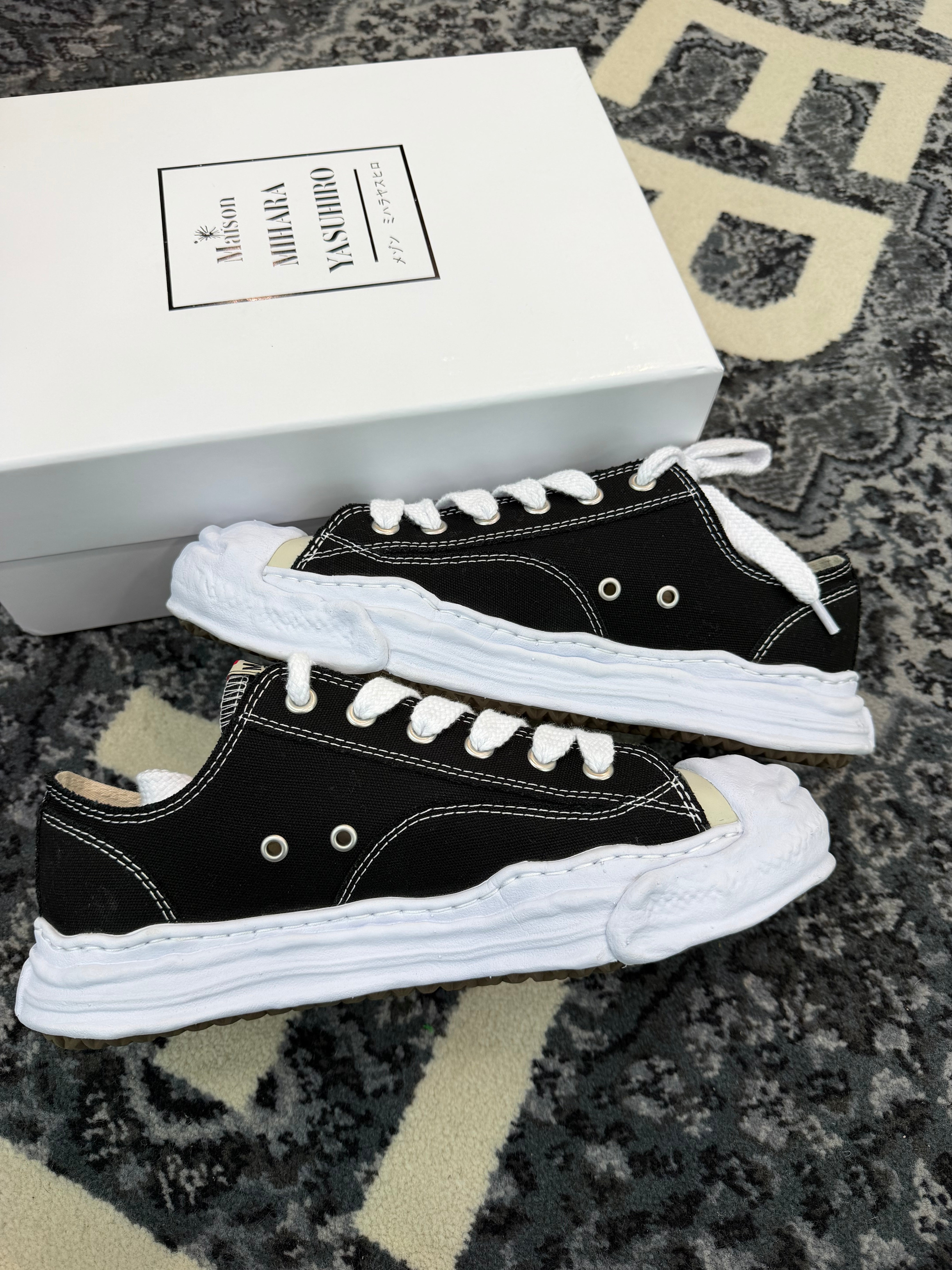 Maison Mihara Sneaker Low “Black”
