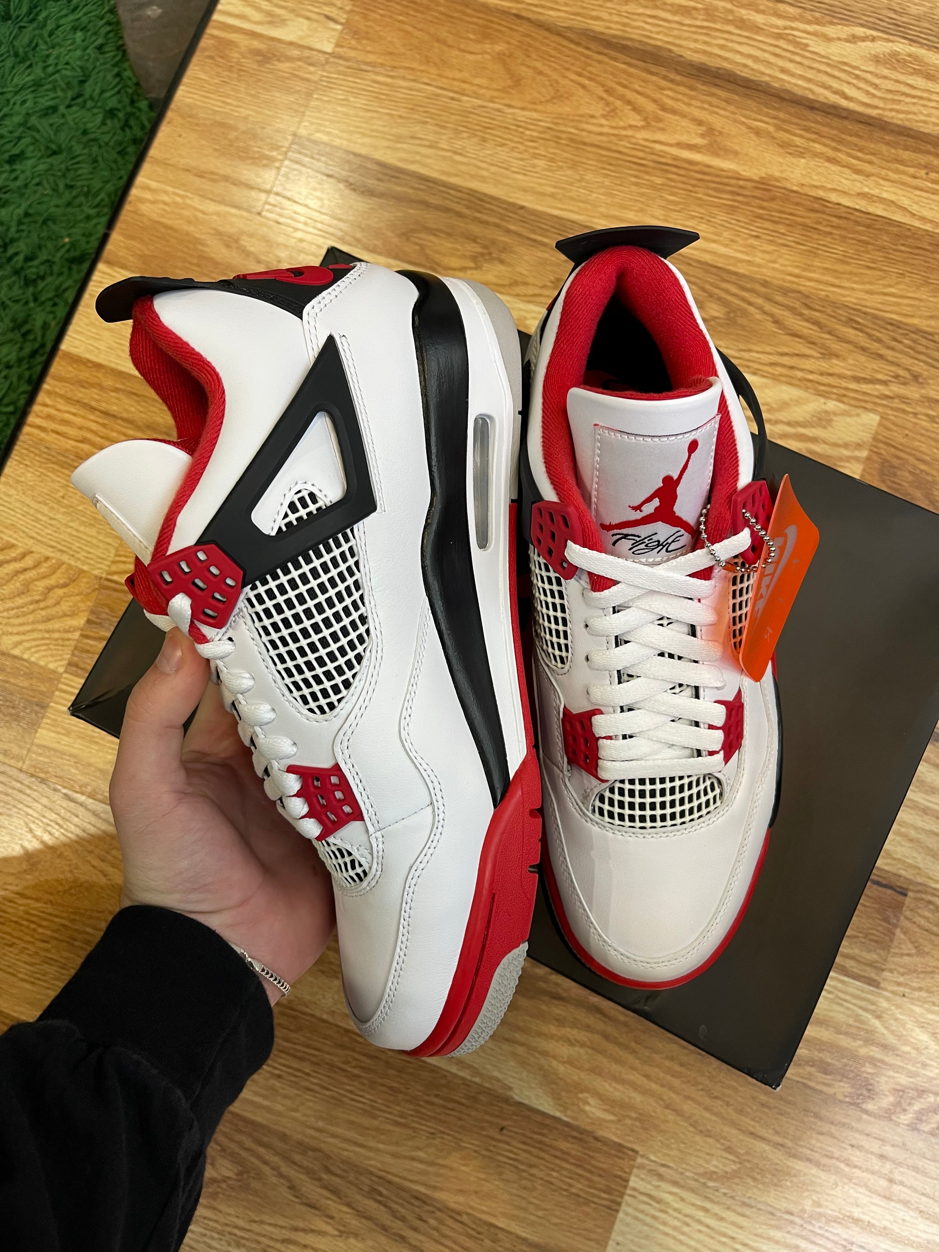 Jordan 4 Fire Red (2020)