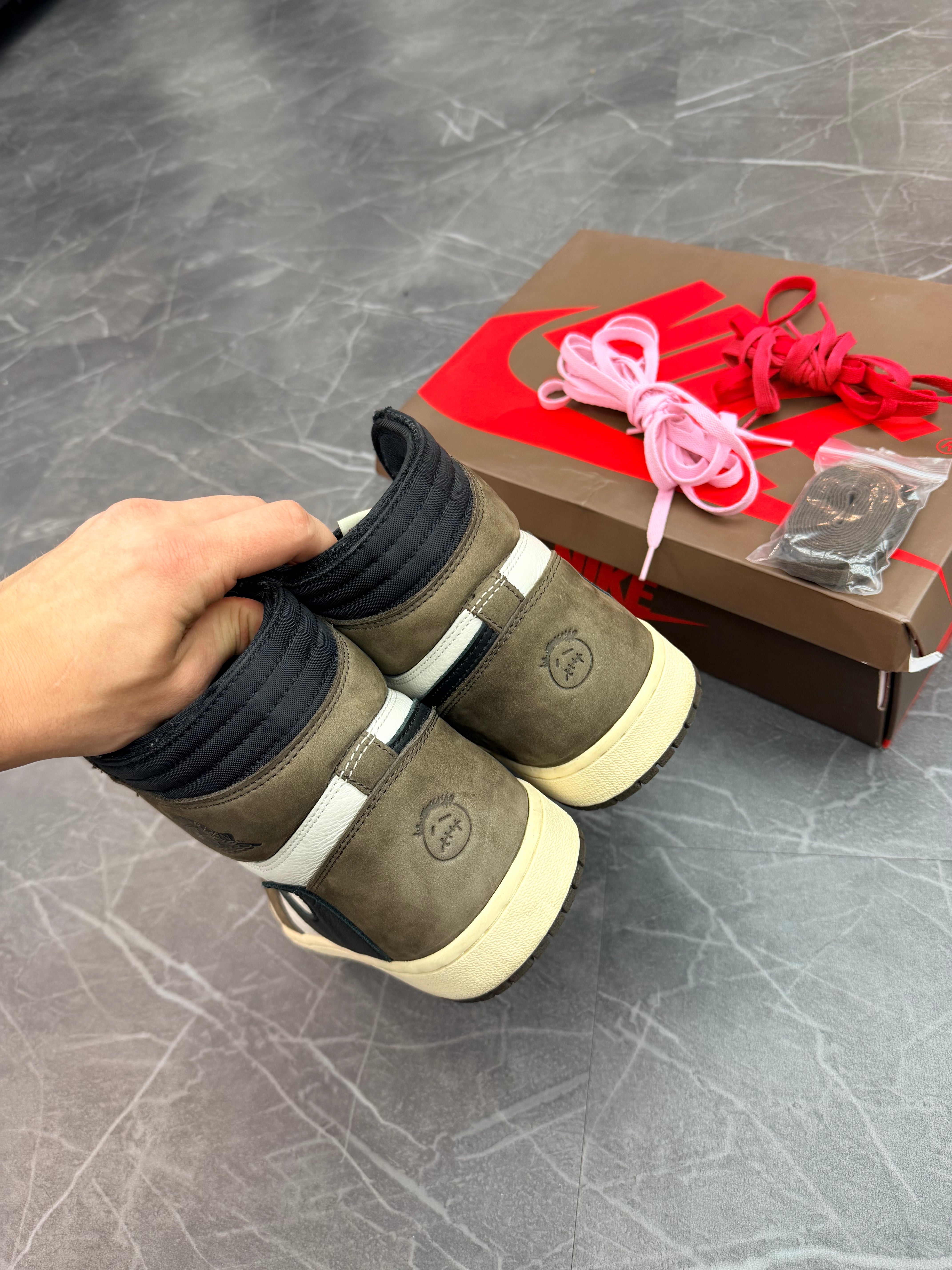 Travis Scott Jordan 1 High “OG Mocha”