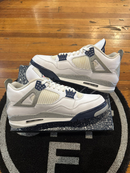 Jordan 4 “Midnight Navy”