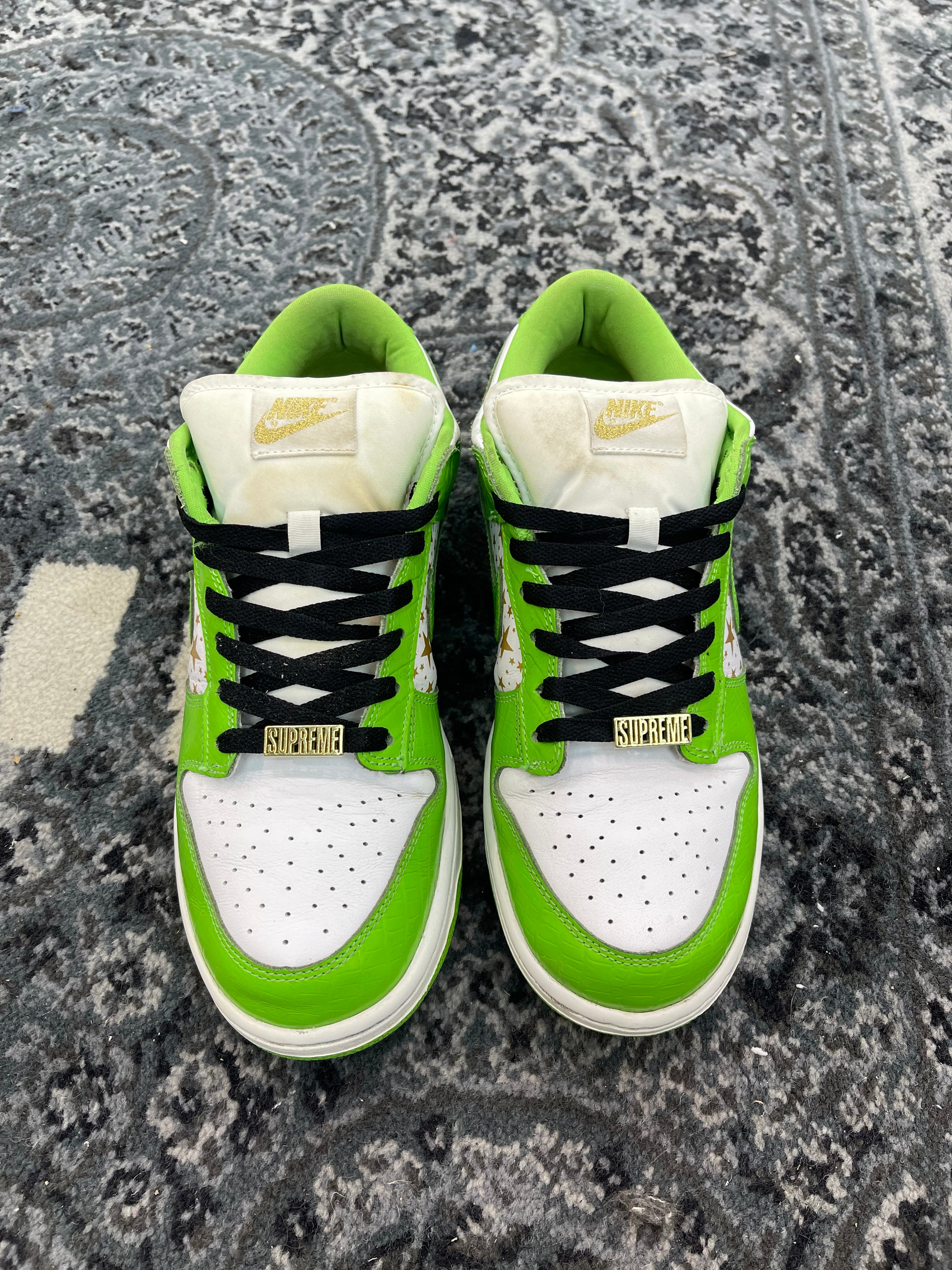Nike SB Dunk Low “Supreme Stars Mean Green”