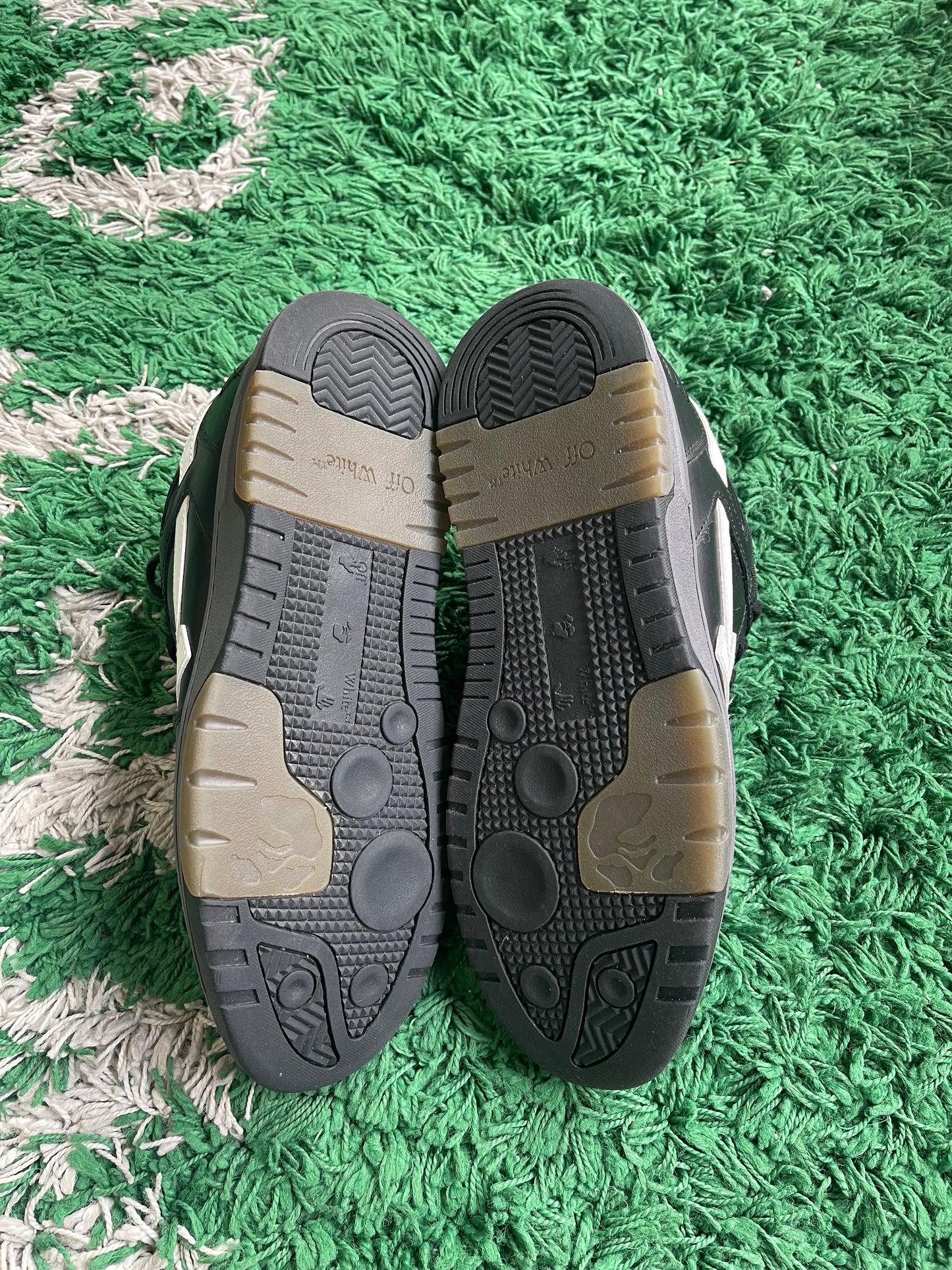 Off-White Out of Office Black/White