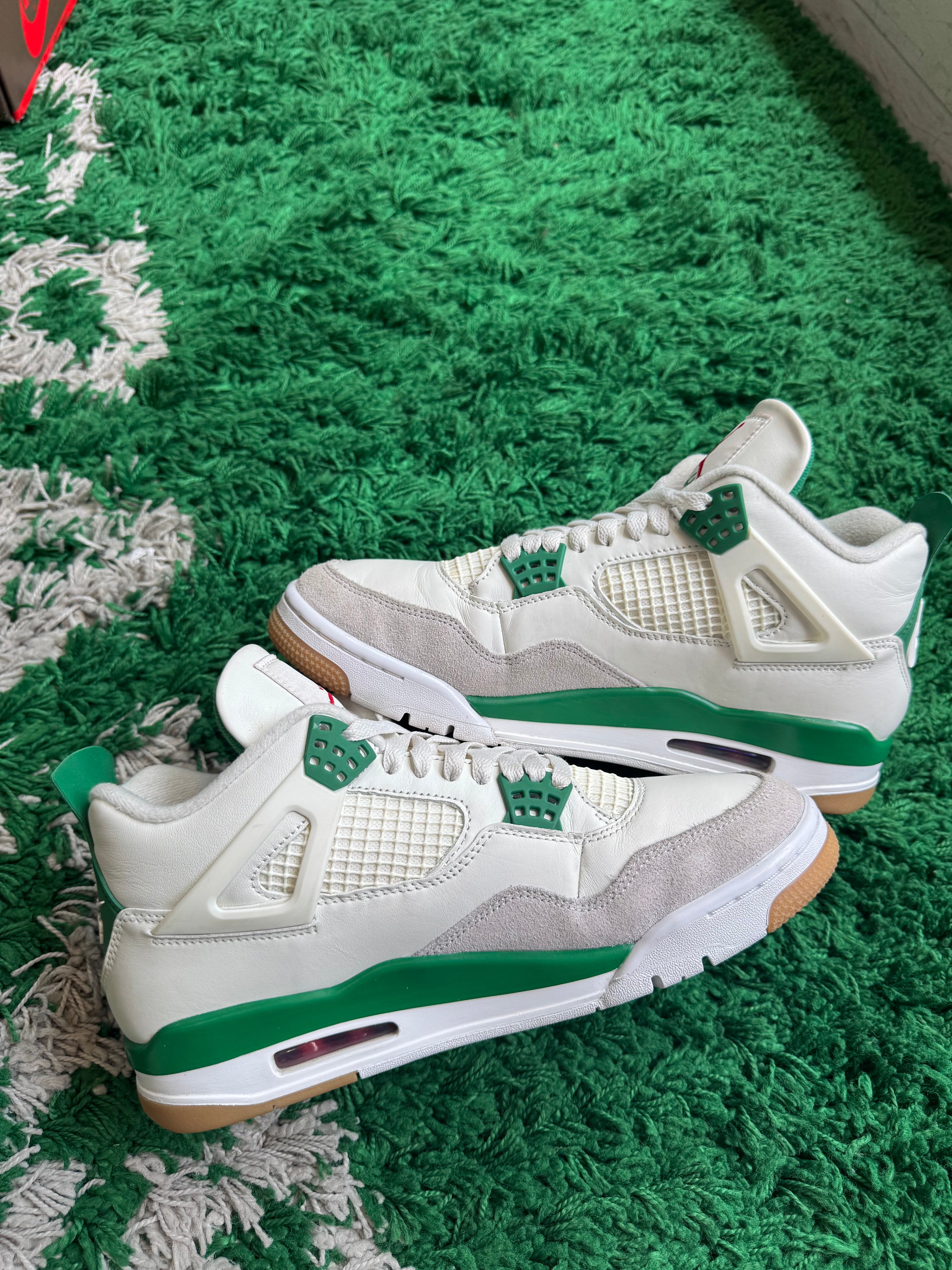 Jordan 4 SB “Pine Green”