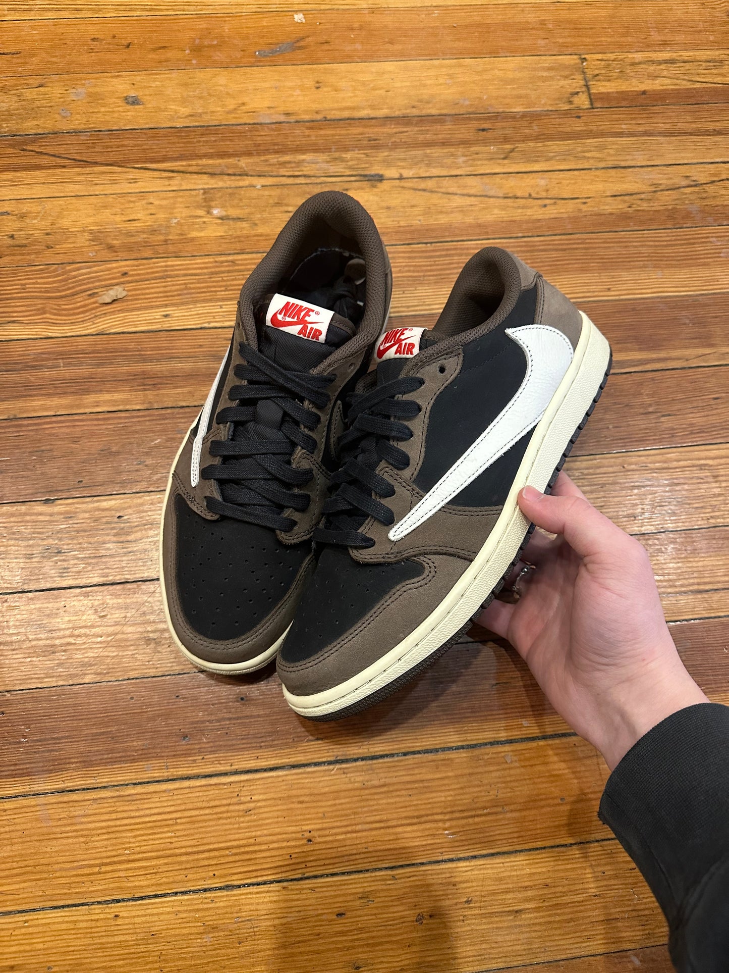 Travis Scott Jordan 1 Low “Mocha”