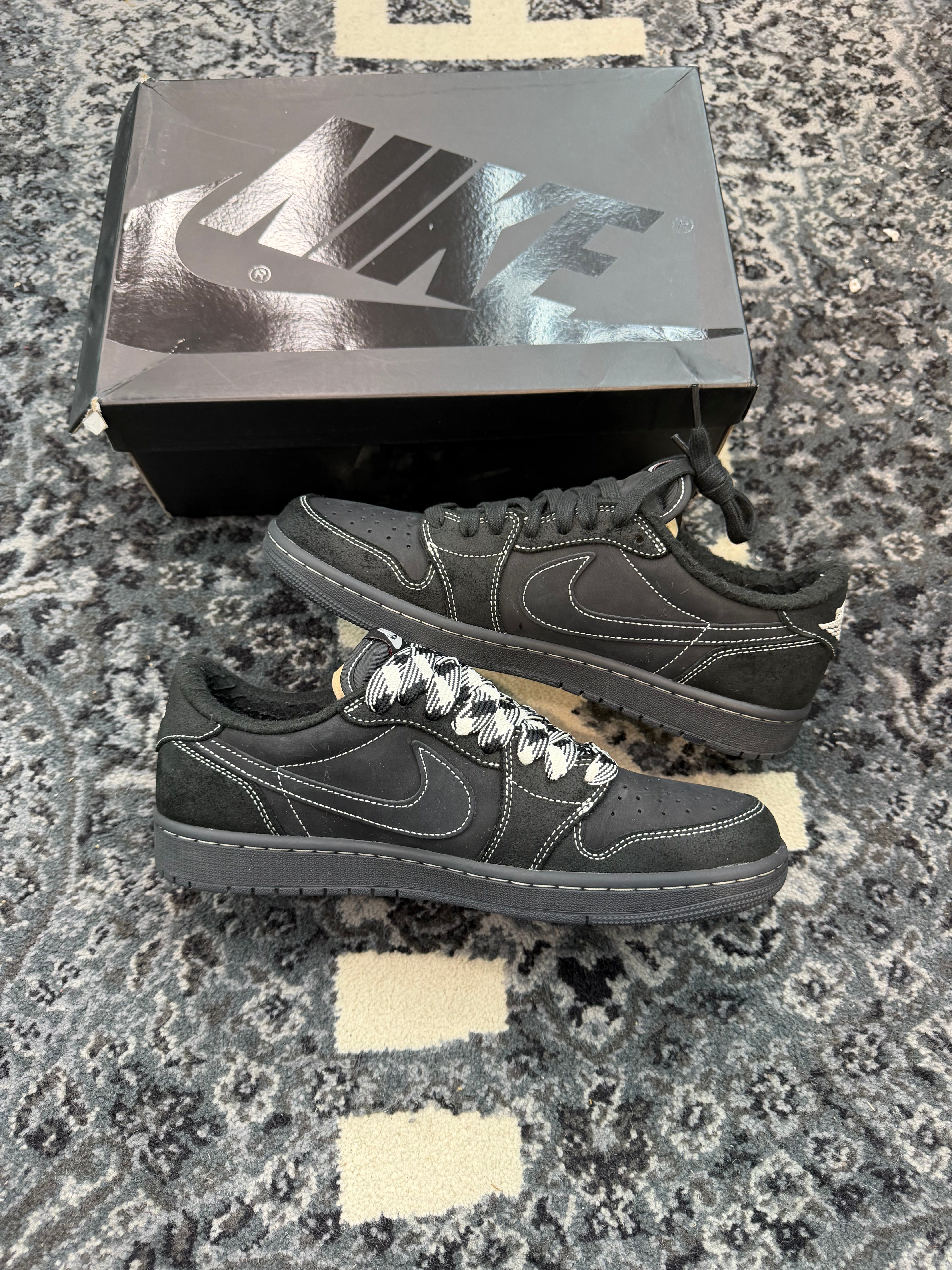 Jordan 1 Low Travis Scott “Phantom”