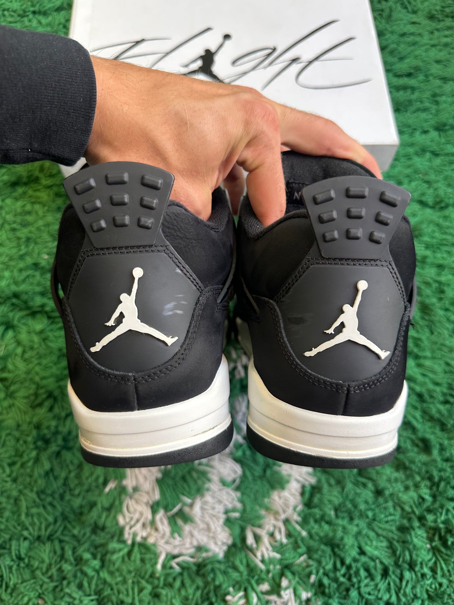 Jordan 4 “White Thunder”