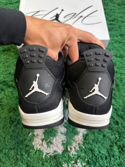 Jordan 4 “White Thunder”