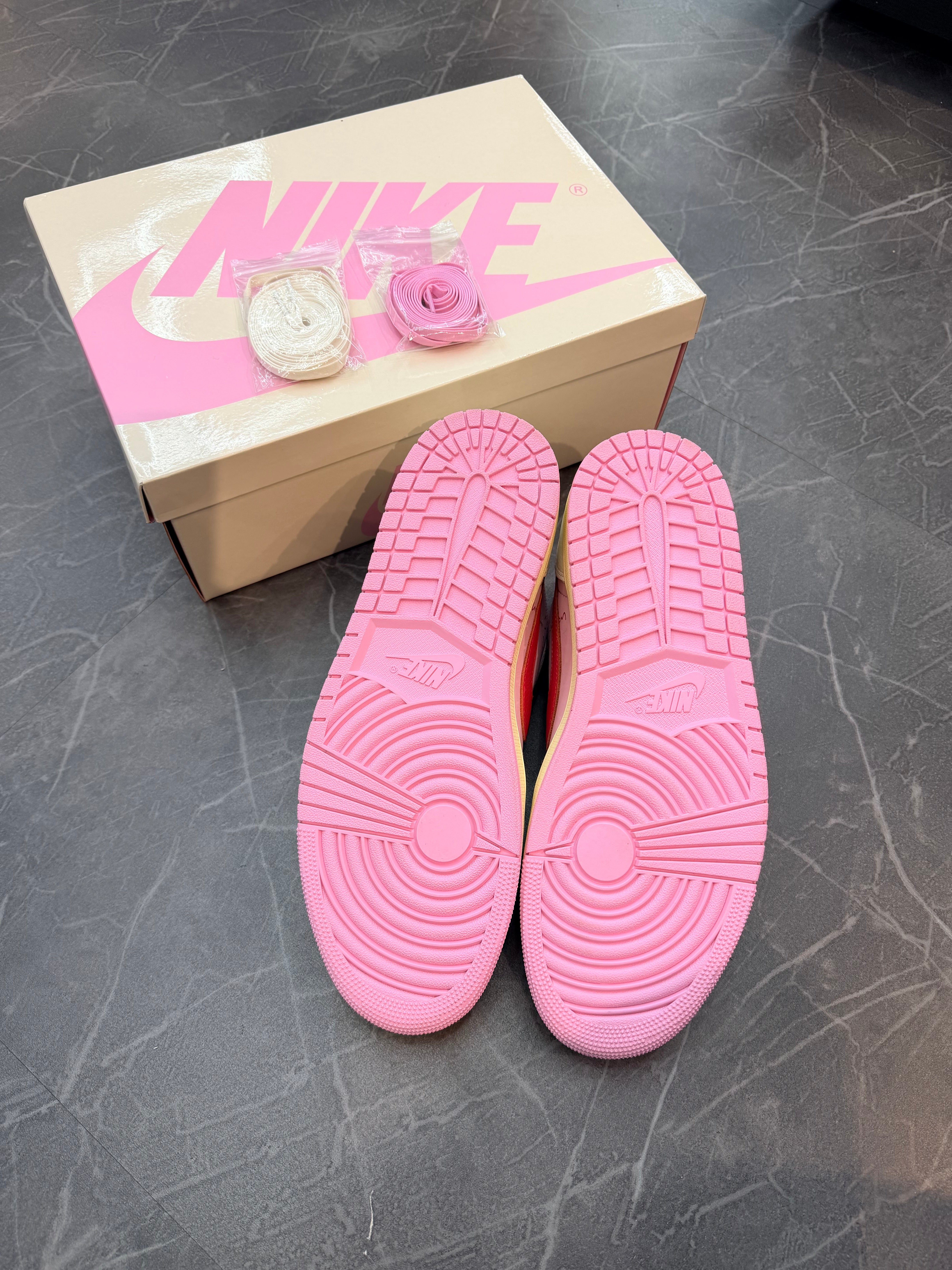 Travis Scott Jordan 1 Low “Tropical Pink”