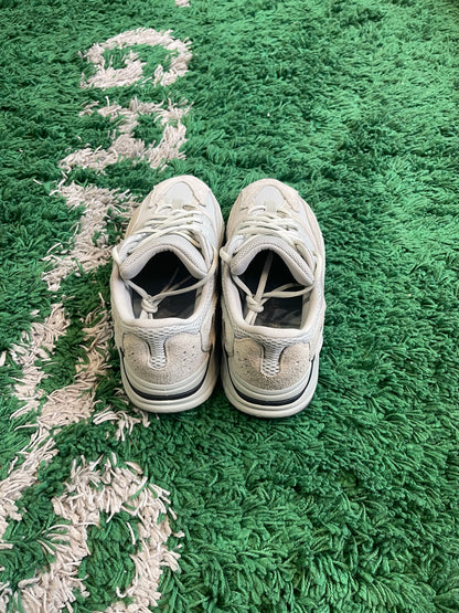 Yeezy 700 “Salt”