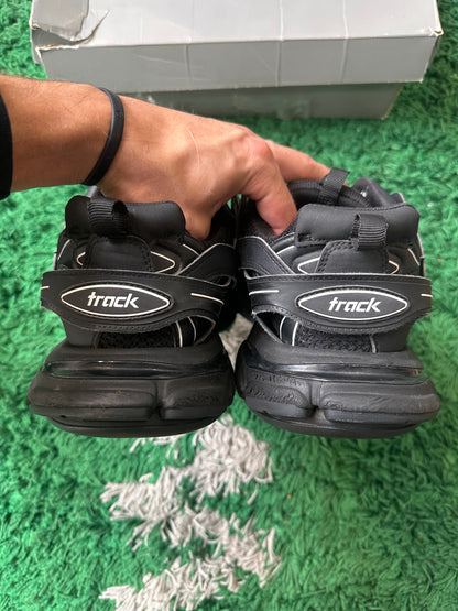 Balenciagas Track “Black White”