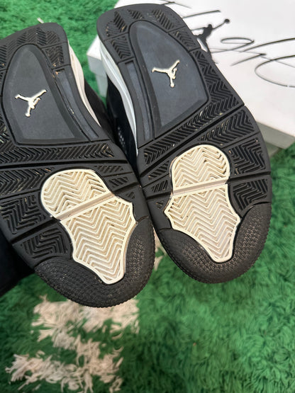 Jordan 4 “White Thunder”