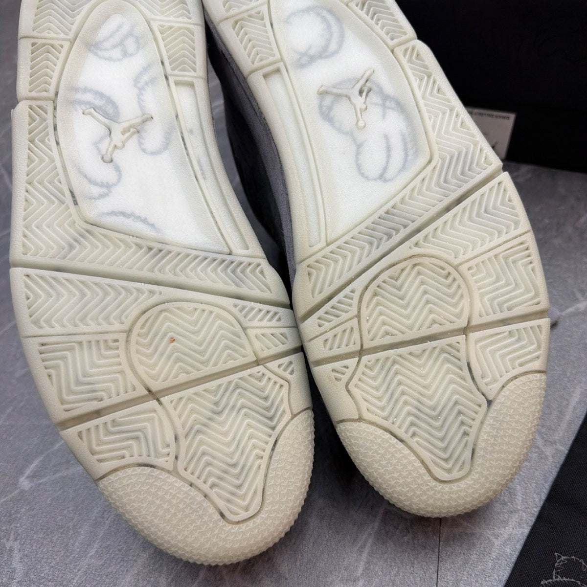 Jordan 4 Retro Kaws (Size 10.5) (Lightly Worn)