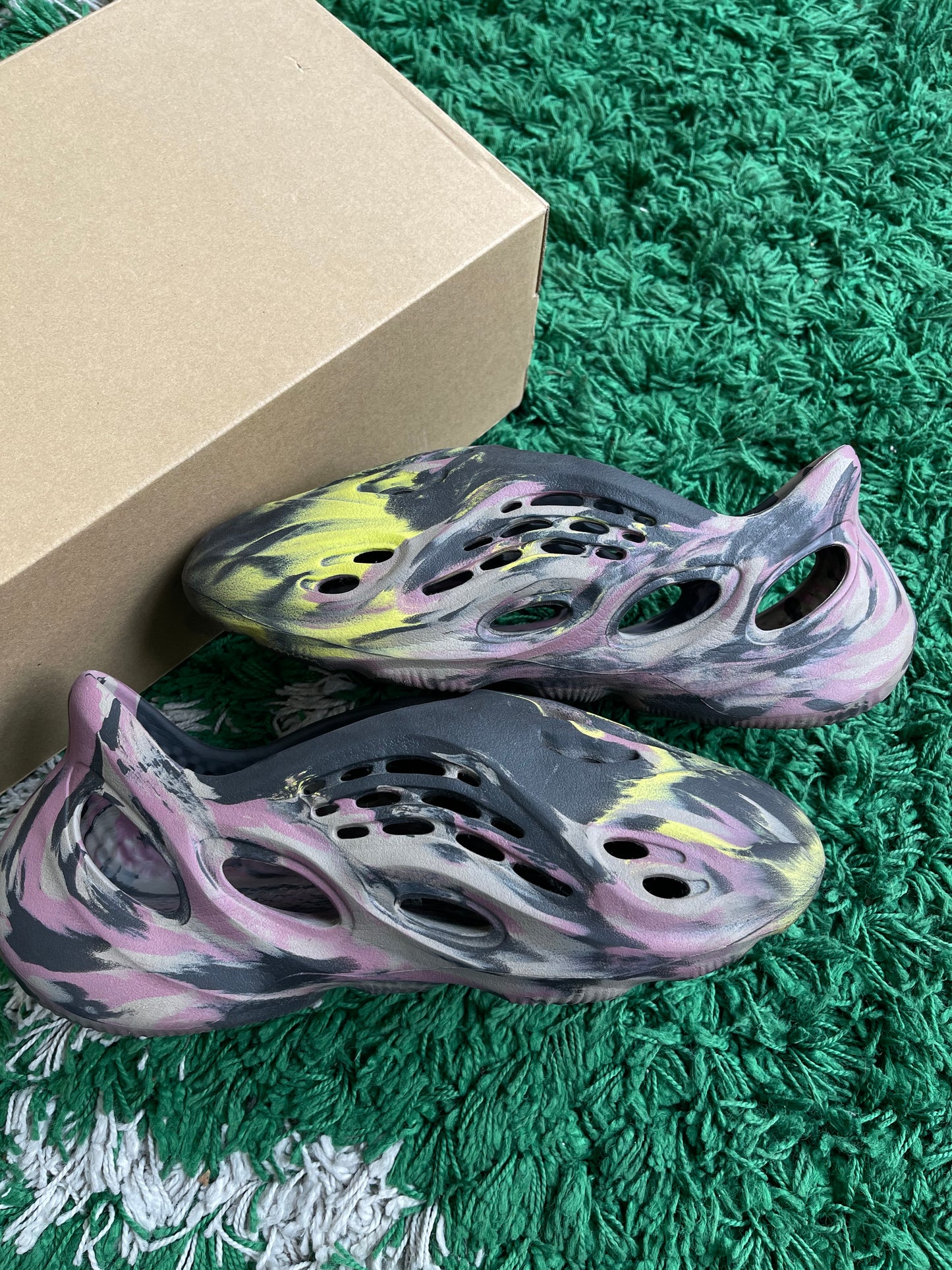 Yeezy Foam Runner “MX Carbon”