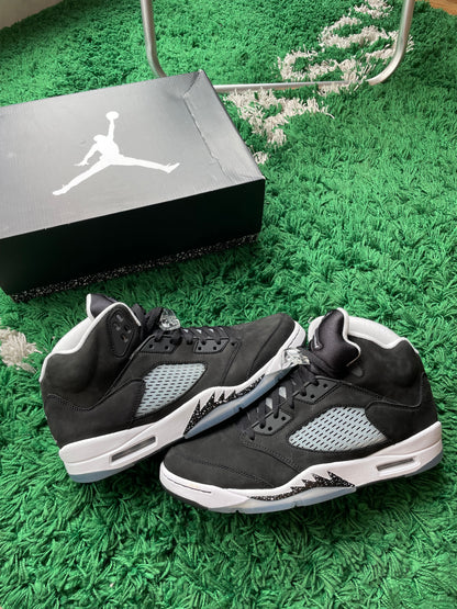 Jordan 5 “Moonlight” (2021)