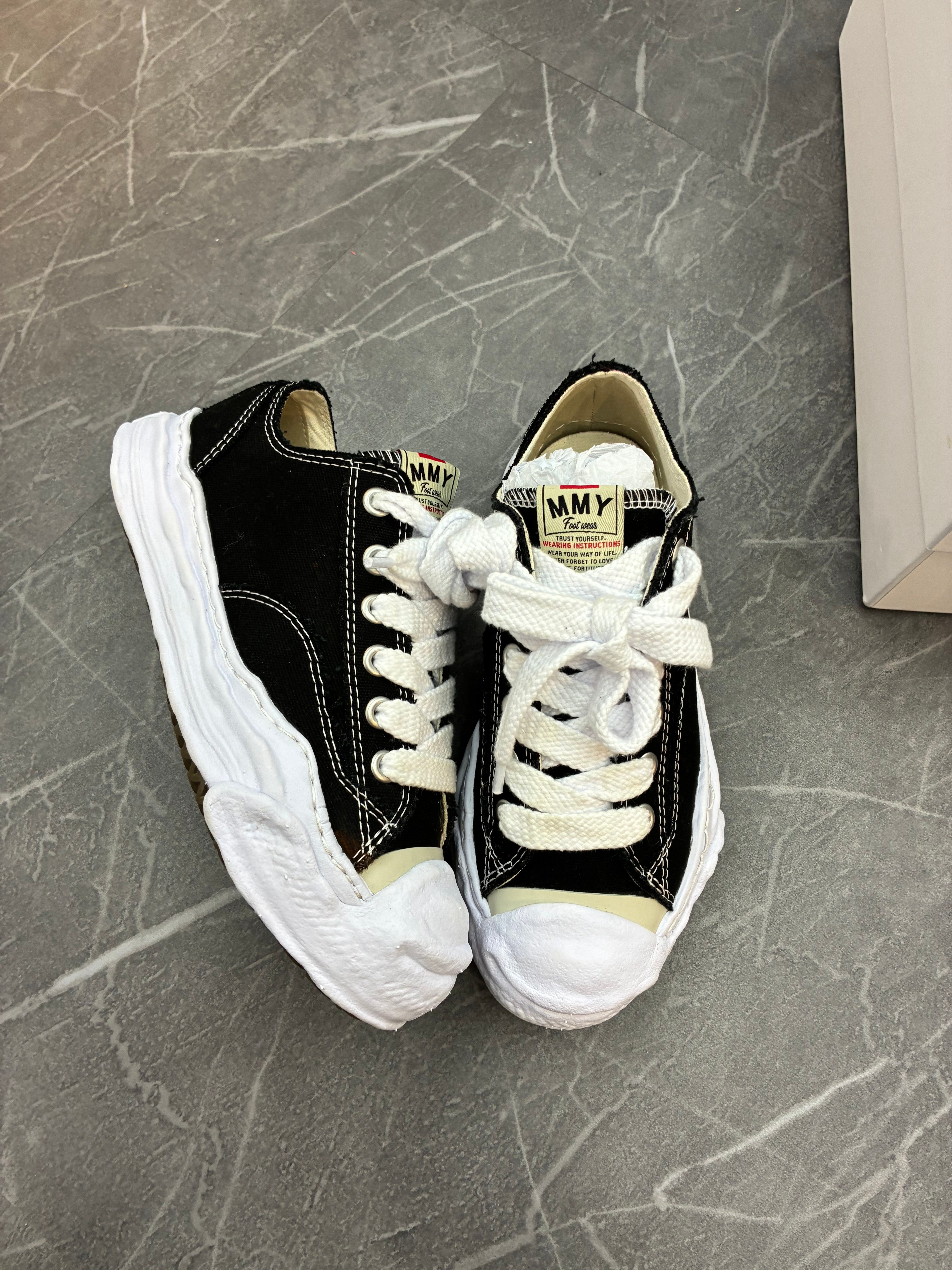 Maison Mihara Yasuhiro “Black”