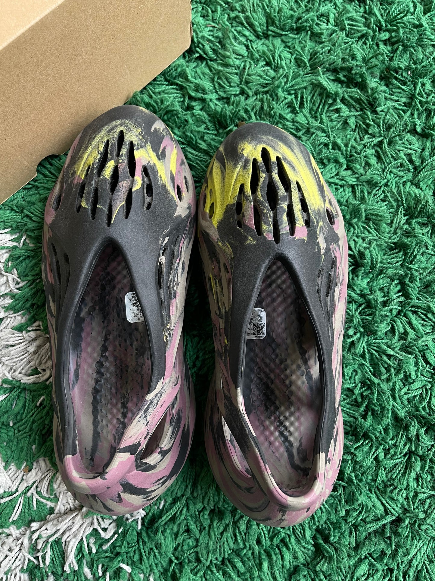 Yeezy Foam Runner “MX Carbon”