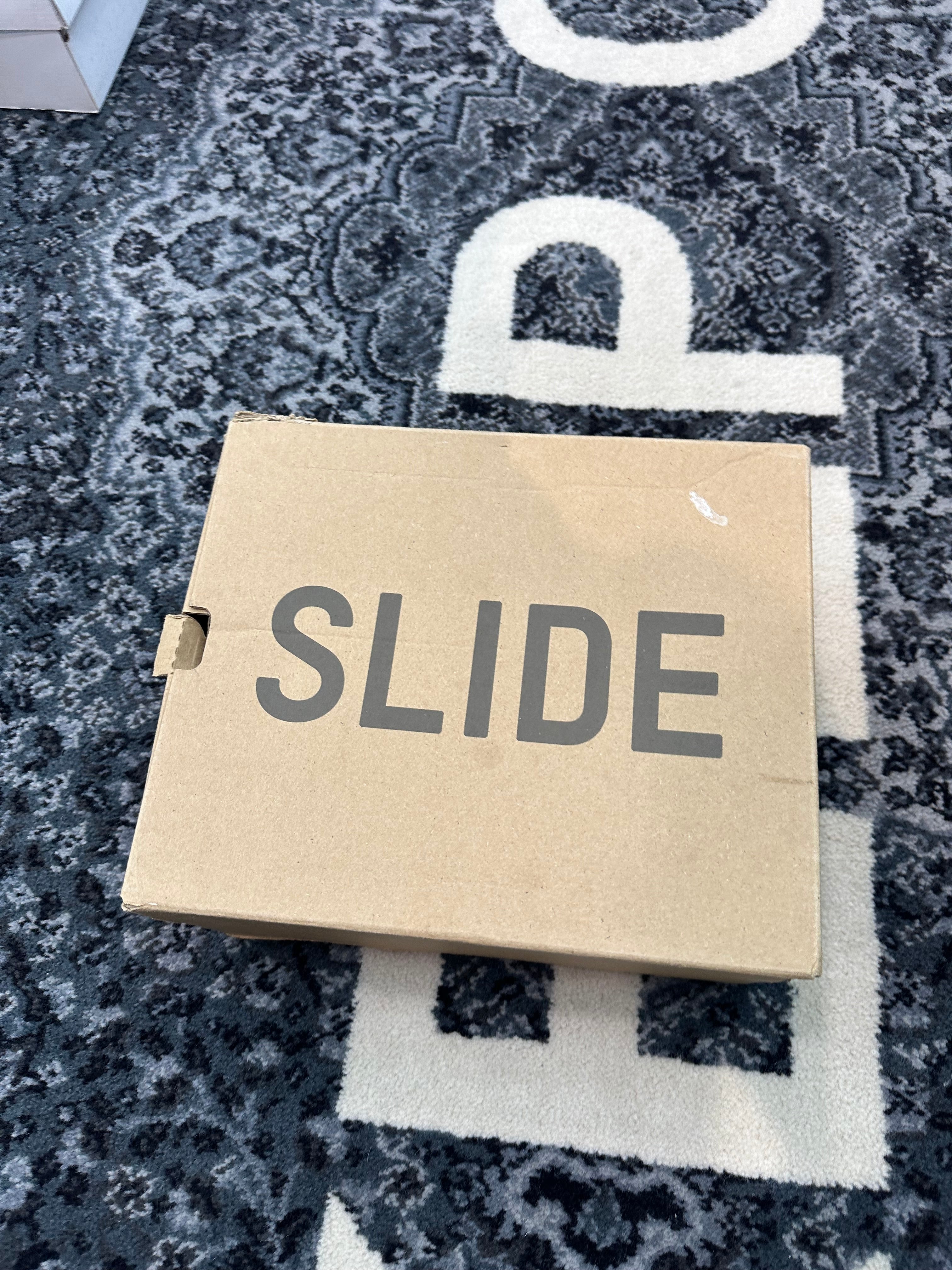 Yeezy Slide “Pure”