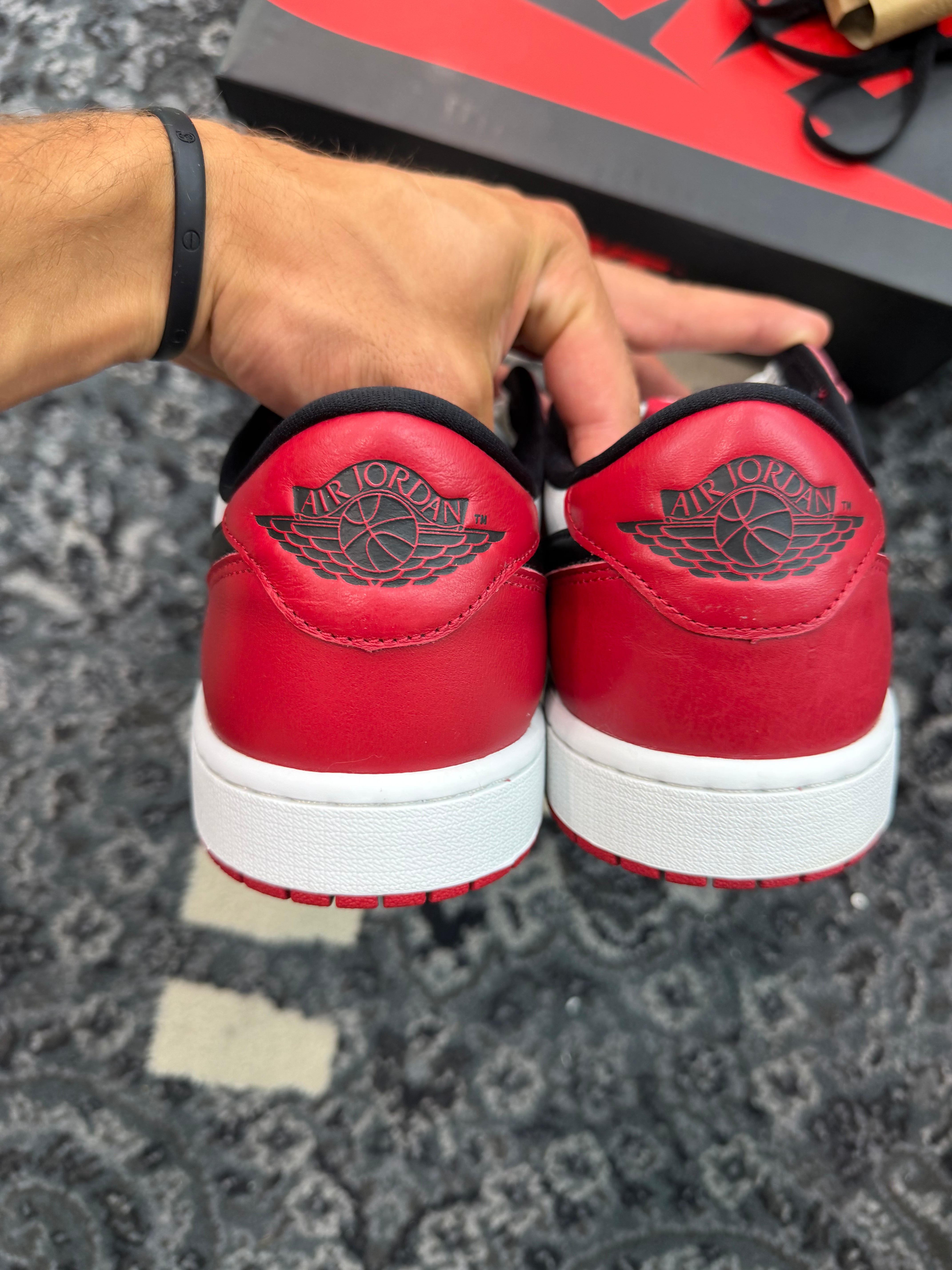 Jordan 1 Low “Chicago”