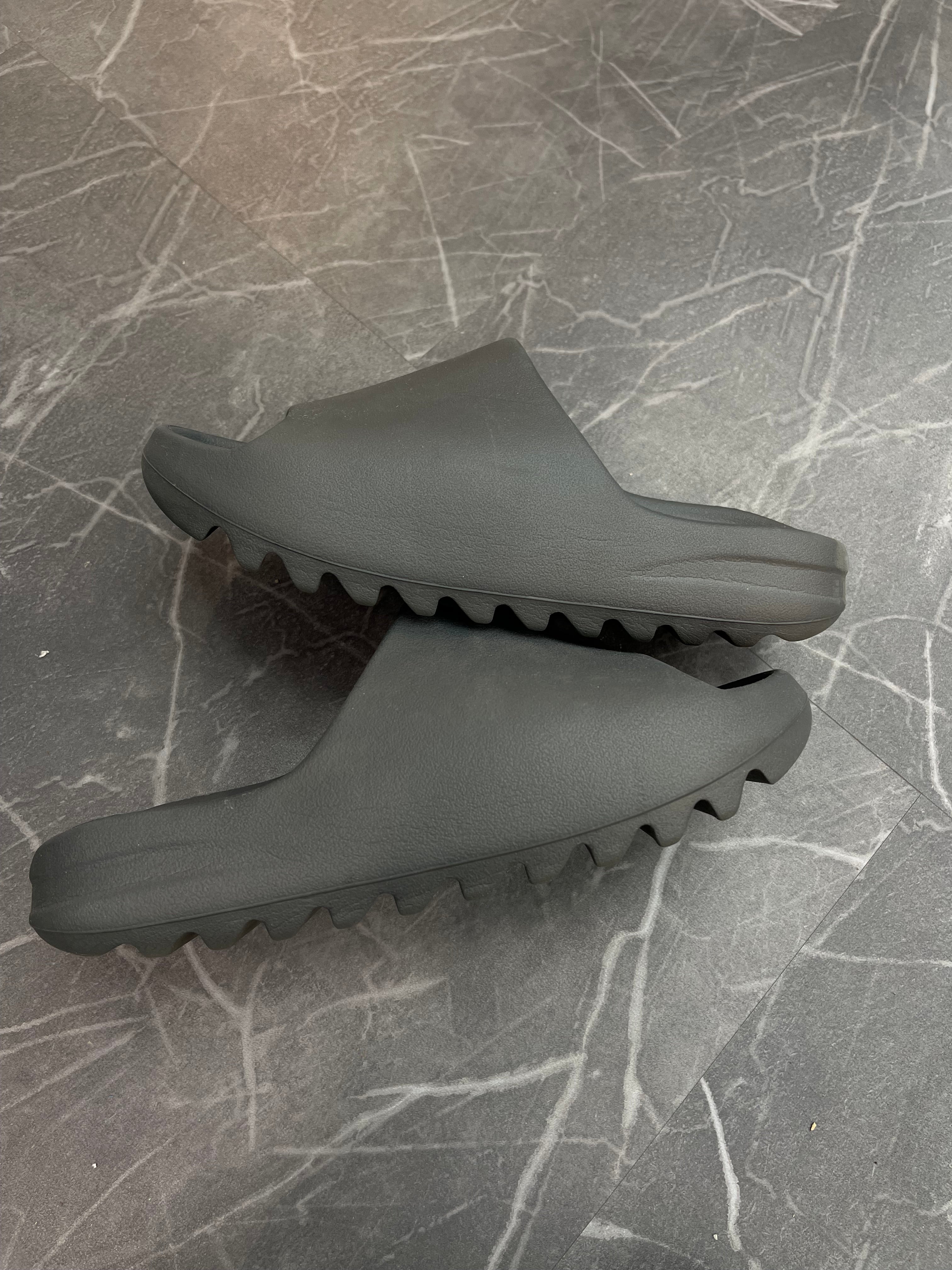 Yeezys Slides “Slate Grey”