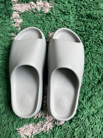 Yeezy Slides “Salt”